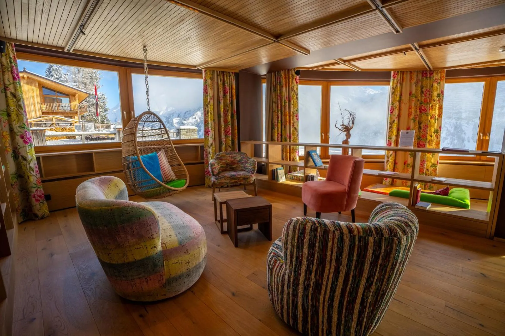 Library in Hotel Goldener Berg