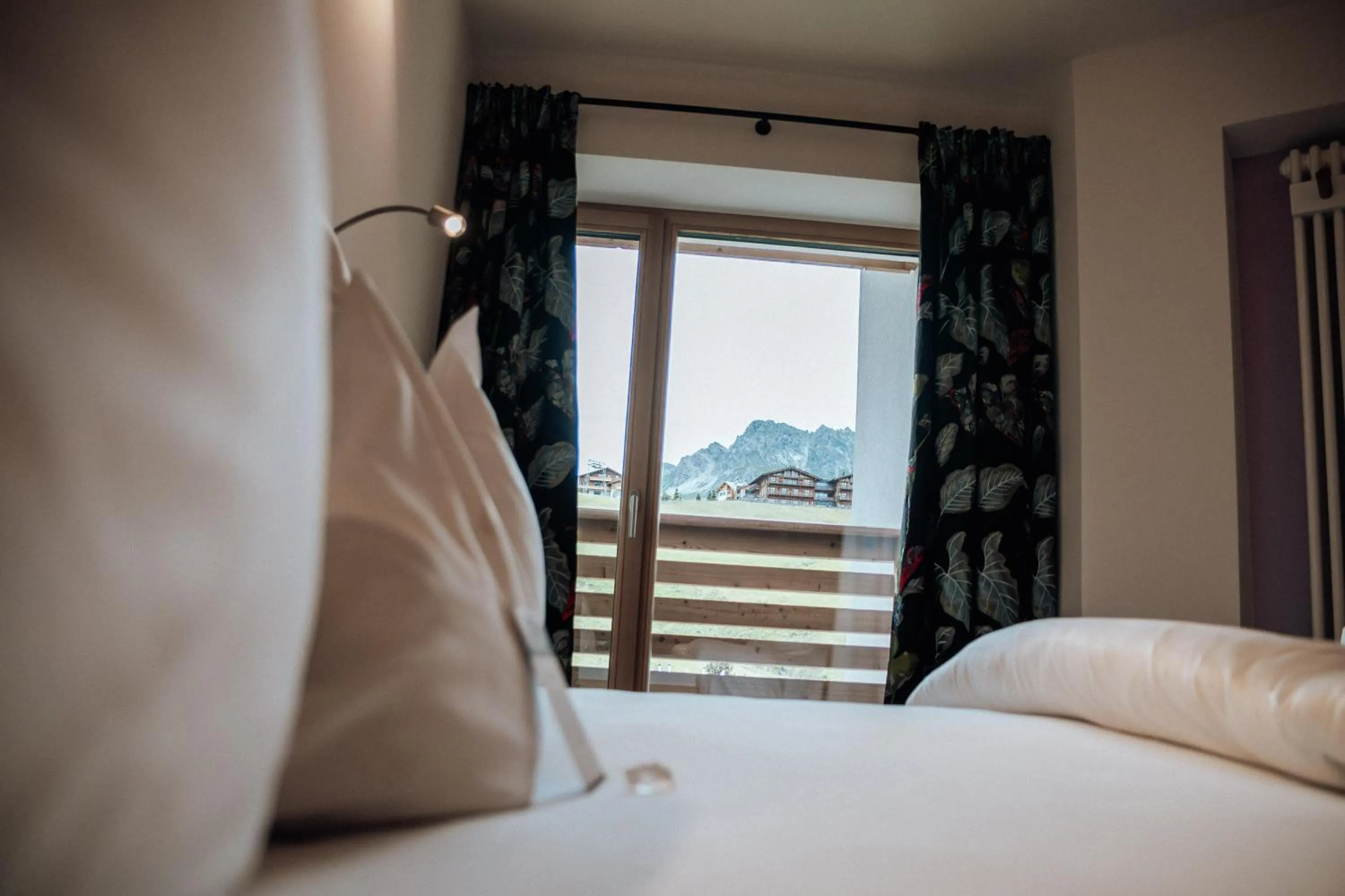 Mountain view, Bed in Hotel Goldener Berg