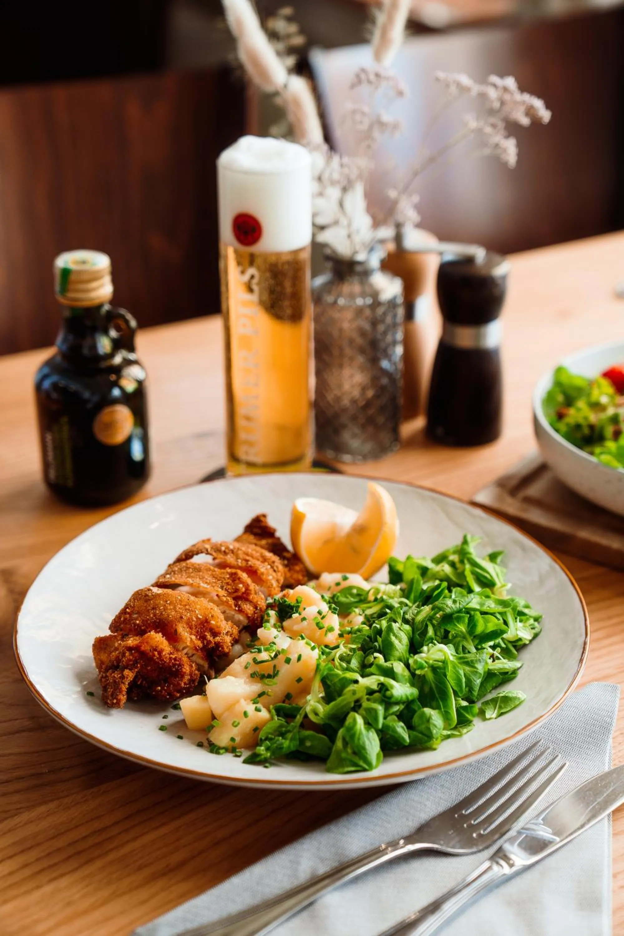 Restaurant/places to eat in Hotel Peter