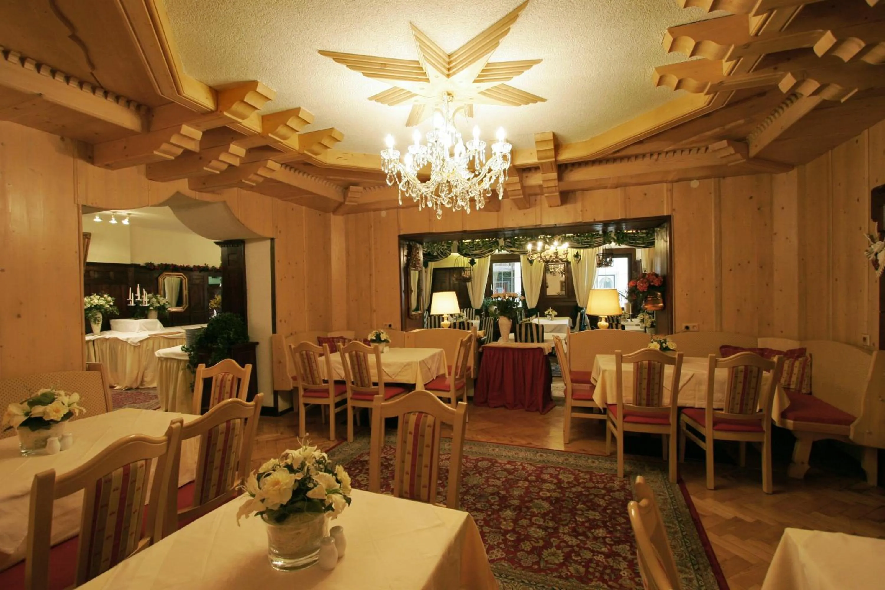 Restaurant/places to eat in Ferienhotel Alber