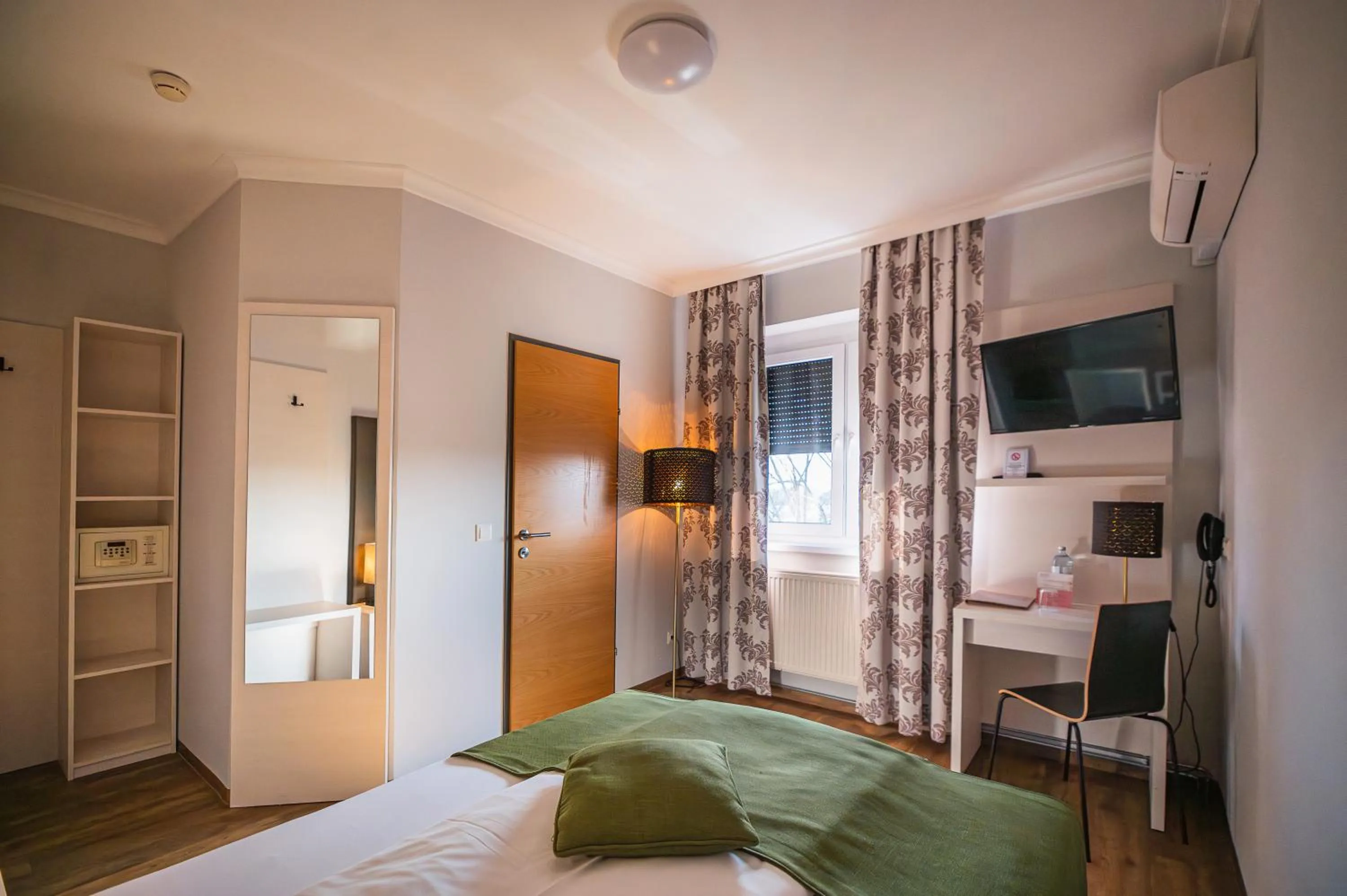 Bedroom, Bed in Arion Airport Hotel