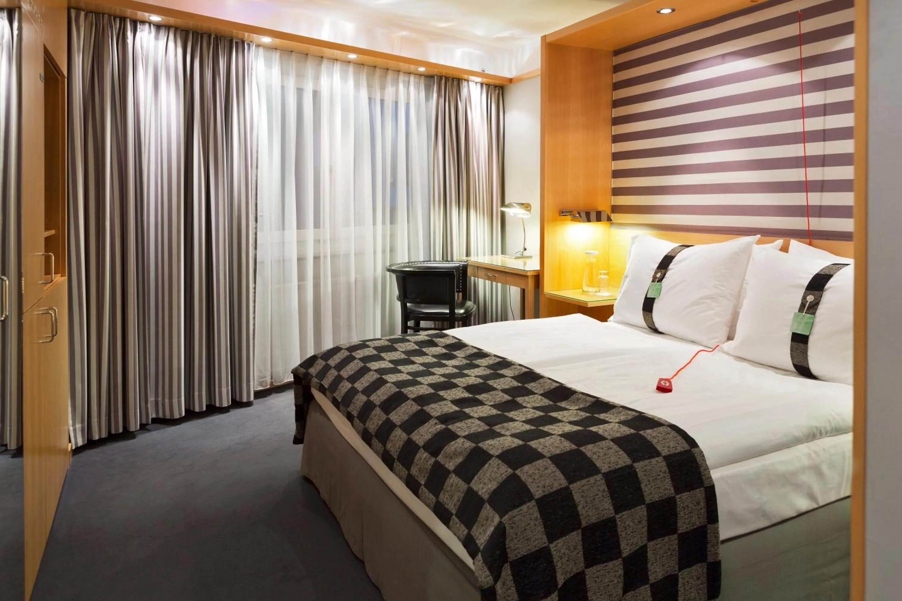 Photo of the whole room, Bed in Holiday Inn Vienna City by IHG