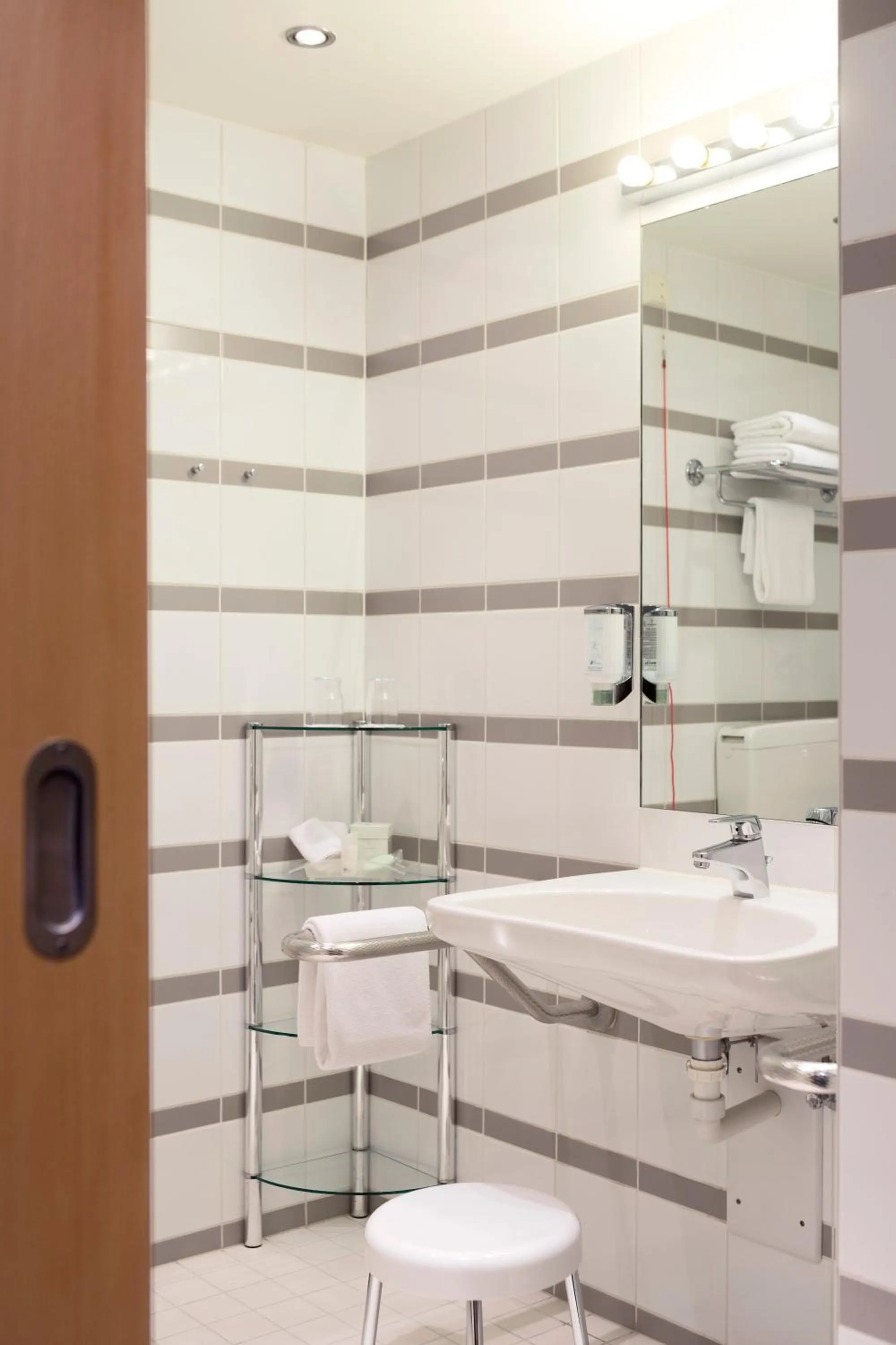 Photo of the whole room in Holiday Inn Vienna City by IHG