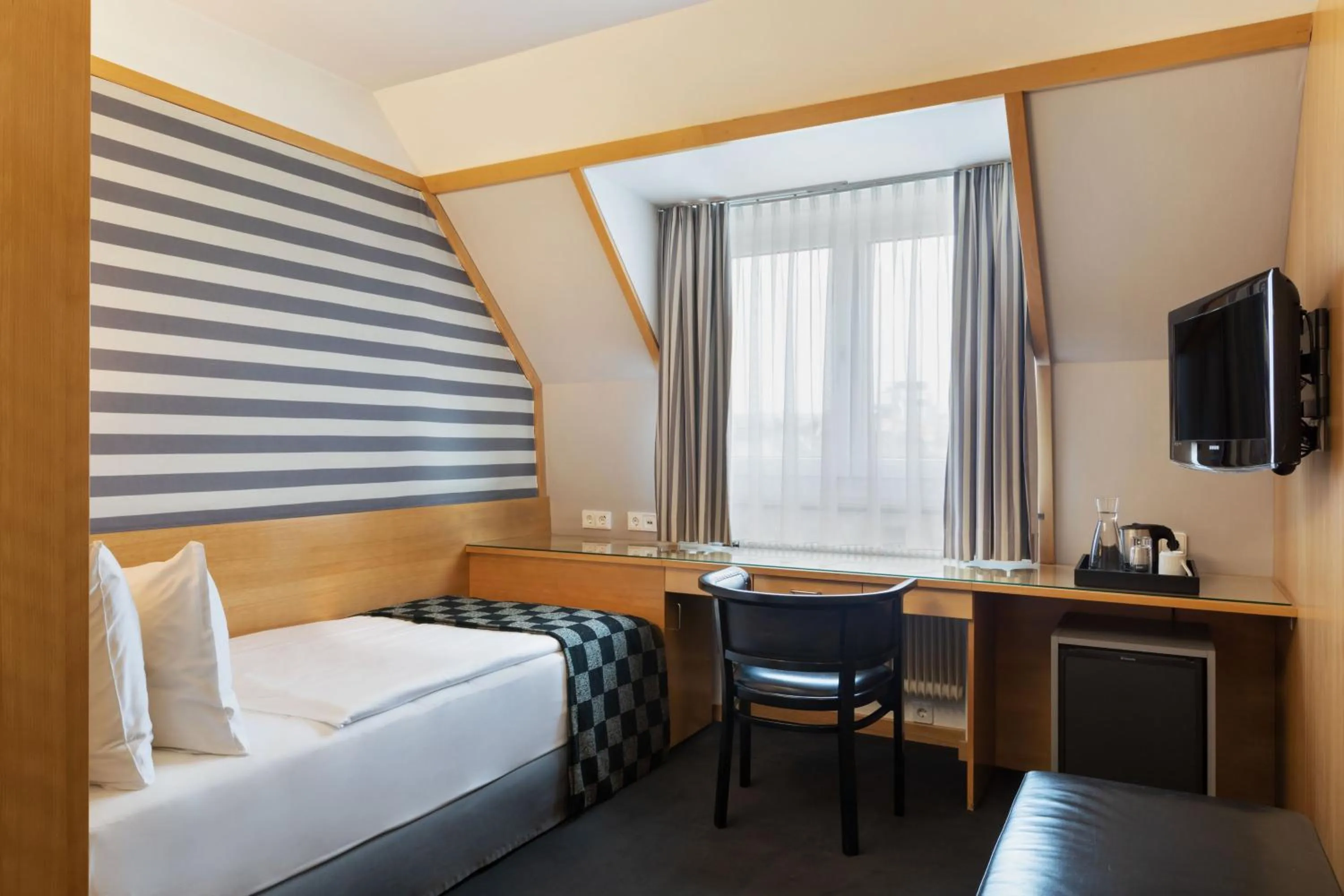 Photo of the whole room, Bed in Holiday Inn Vienna City by IHG