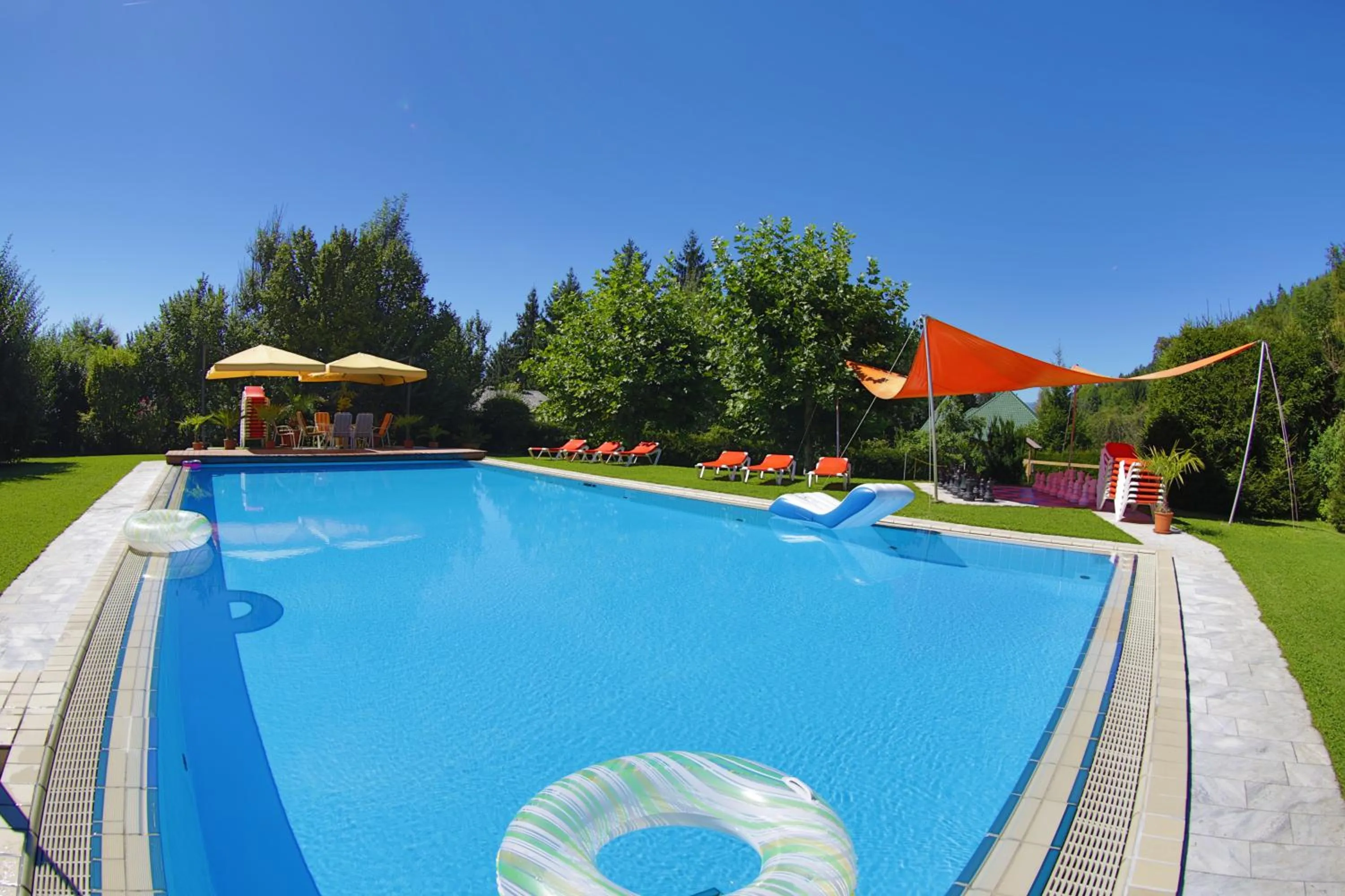 Swimming pool in Hotel Restaurant Marko