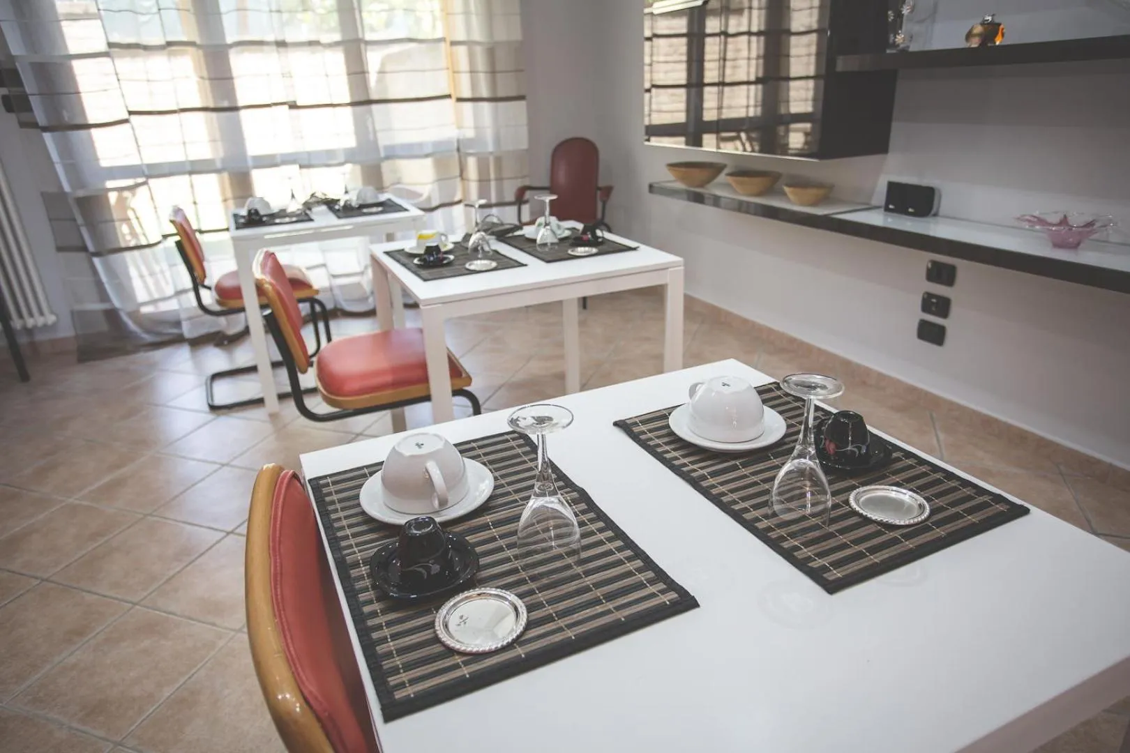 Communal lounge/ TV room in Villa Malù Città Sant Angelo camere confortevoli e parcheggio gratuito