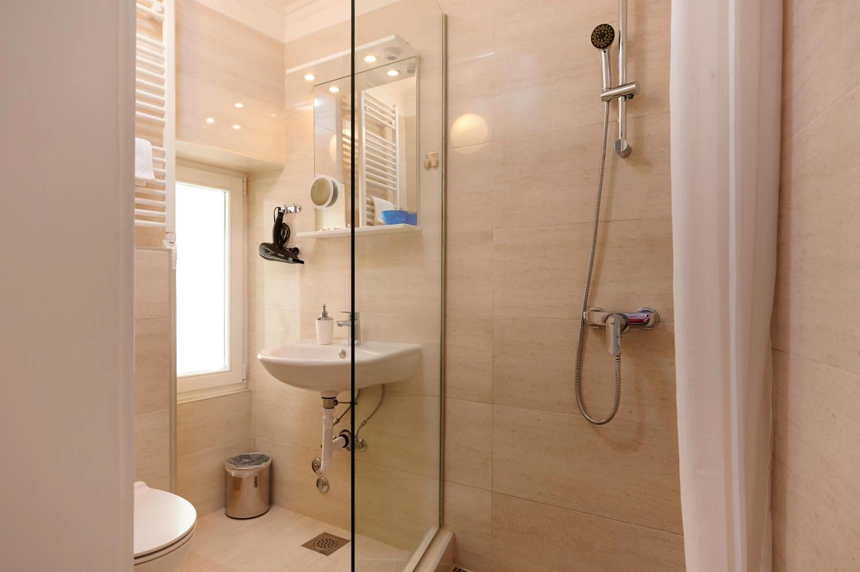 Bathroom in Palace Central Square