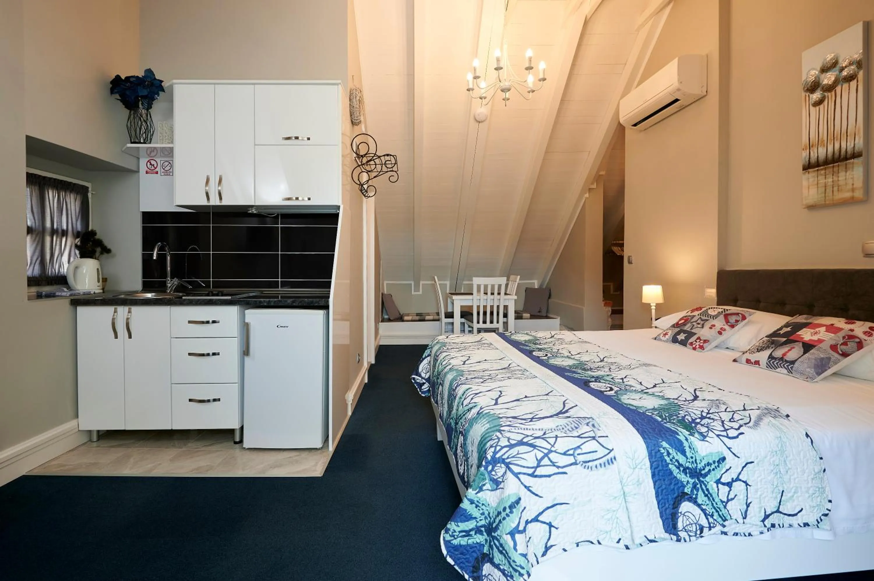 Photo of the whole room, Bed in Palace Central Square