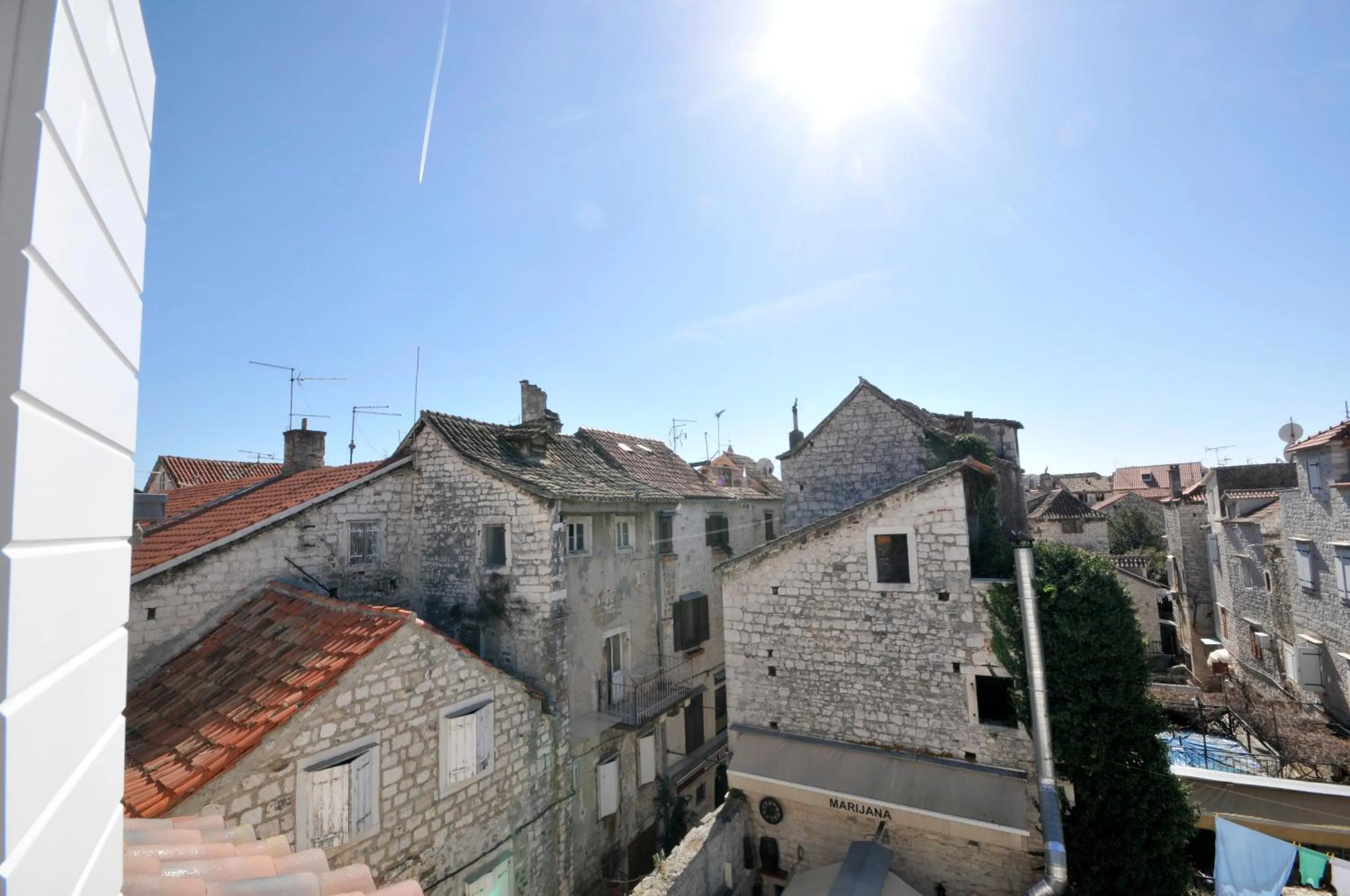 City view in Palace Central Square