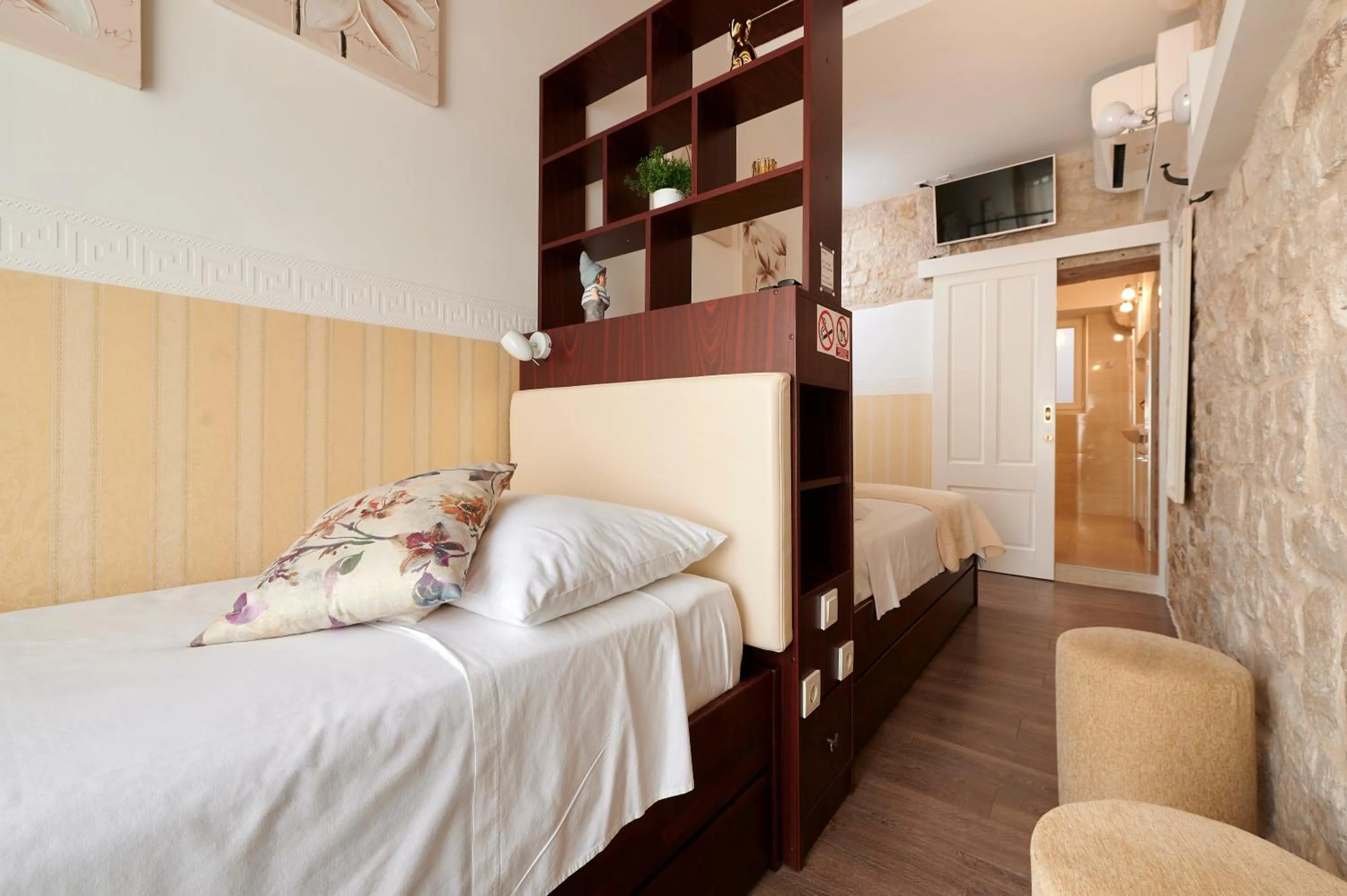 Photo of the whole room, Bed in Palace Central Square