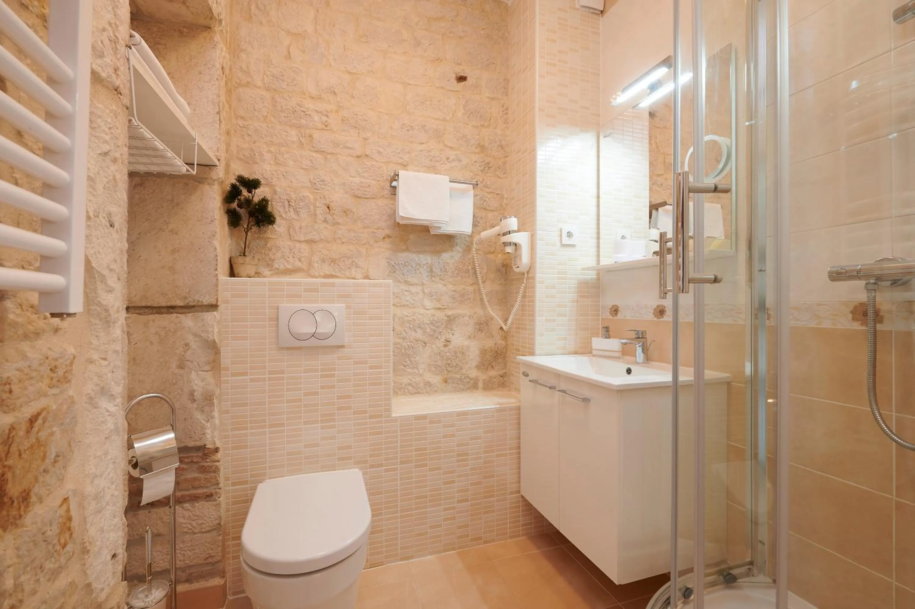 Toilet in Palace Central Square