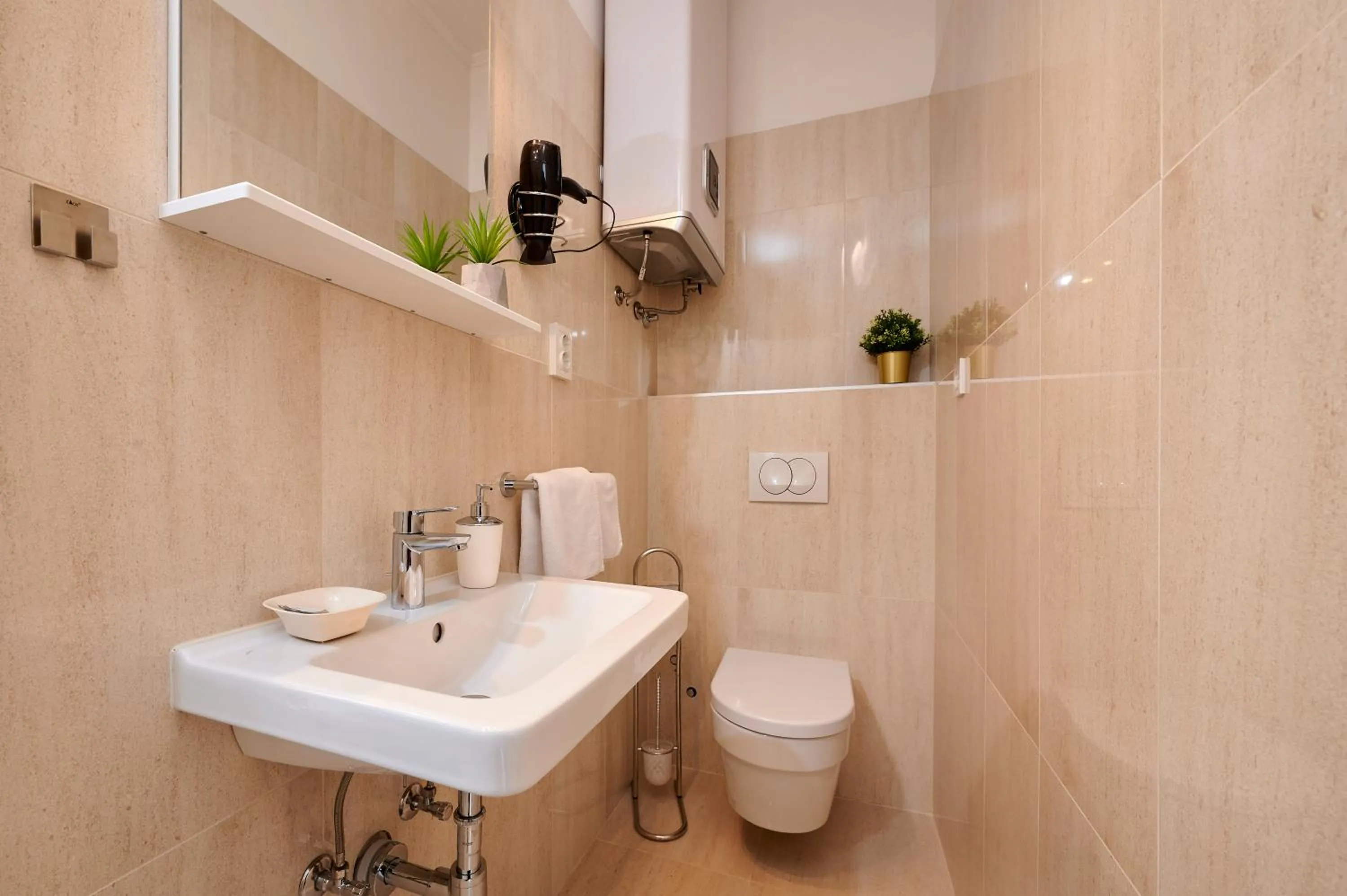 Bathroom in Palace Central Square