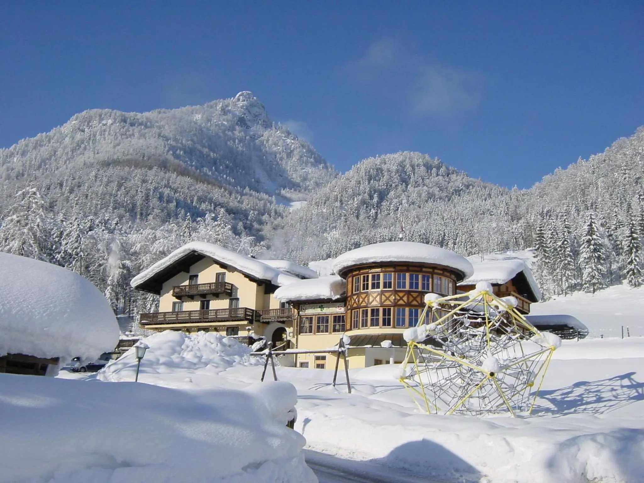 Property building in Gasthof Kleefeld