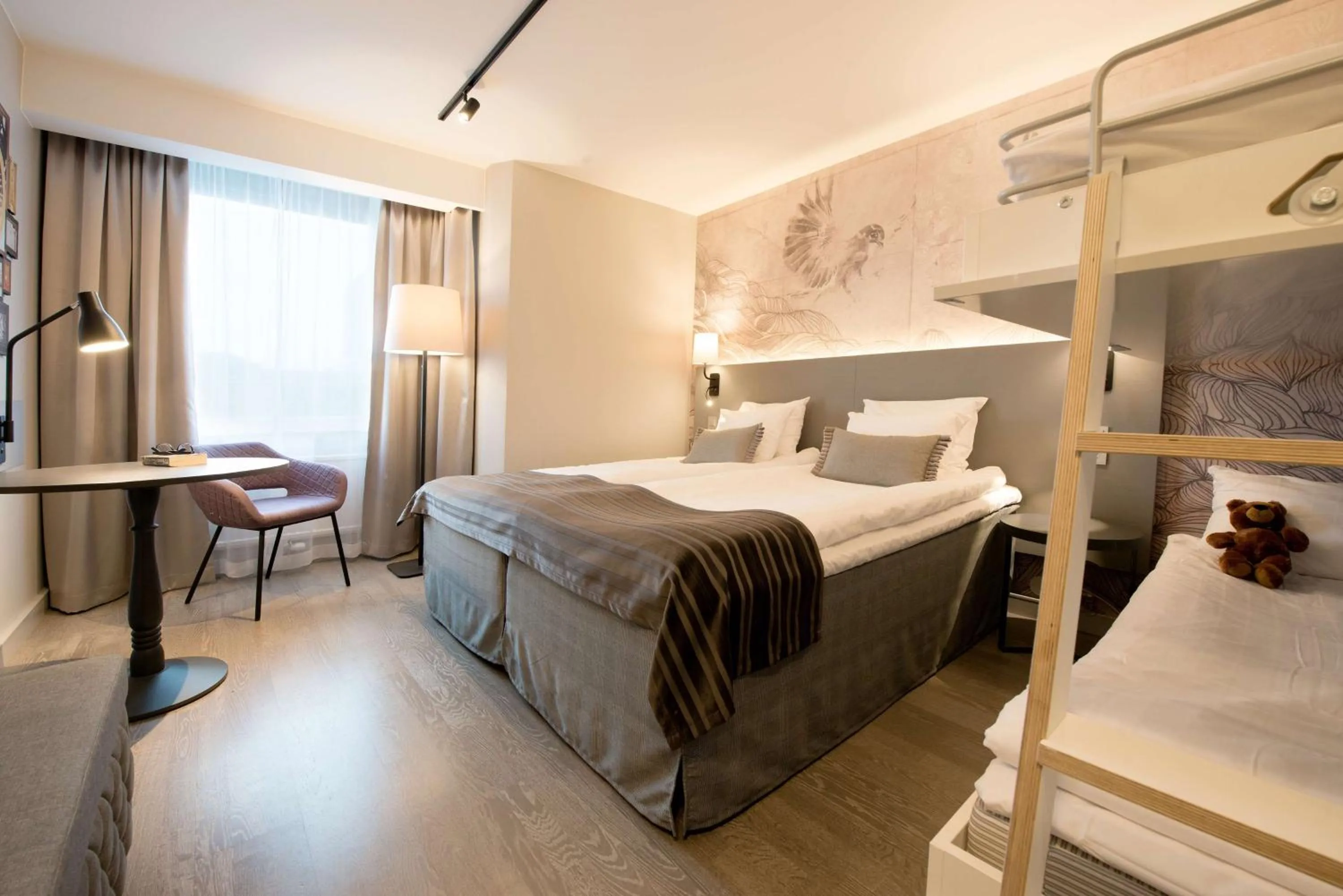 Photo of the whole room, Bed in Scandic Crown