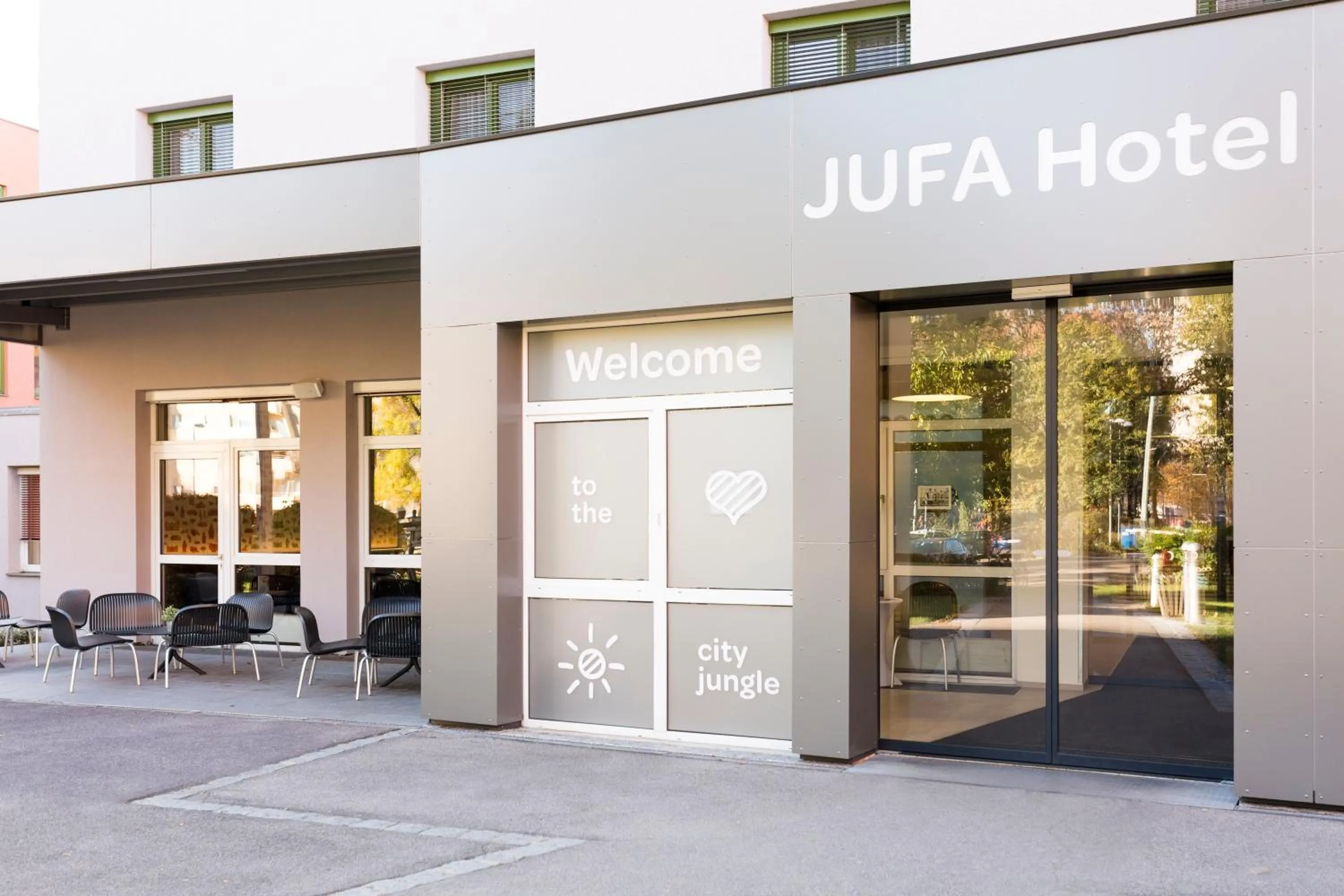 Facade/entrance in JUFA Hotel Graz City