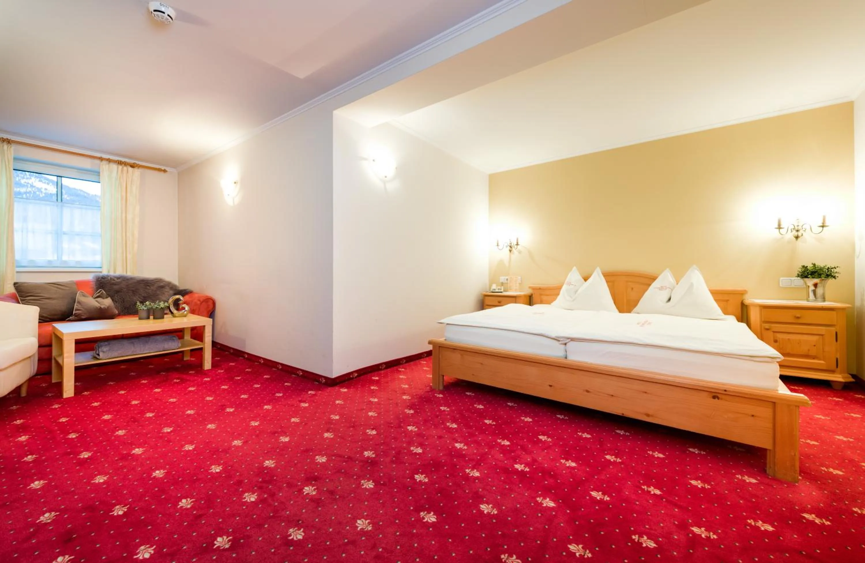 Bed in Hotel Goldener Hirsch