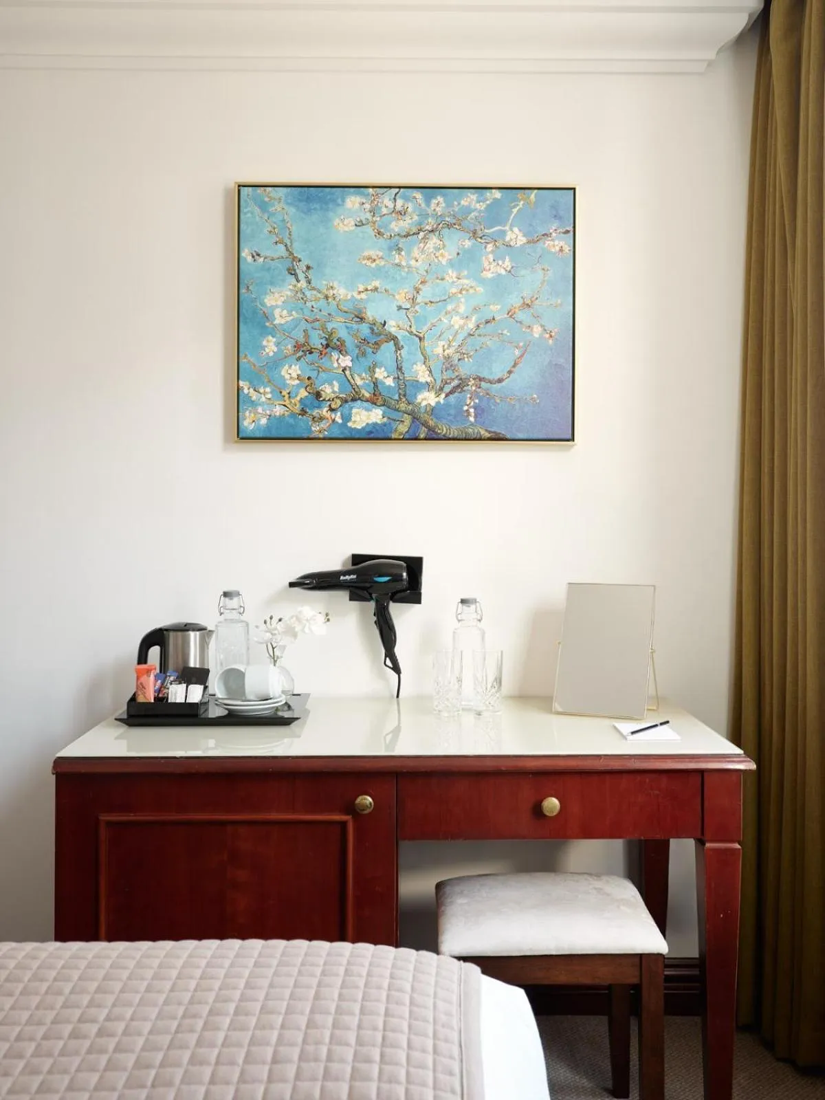 TV and multimedia in The Prime London Hotel