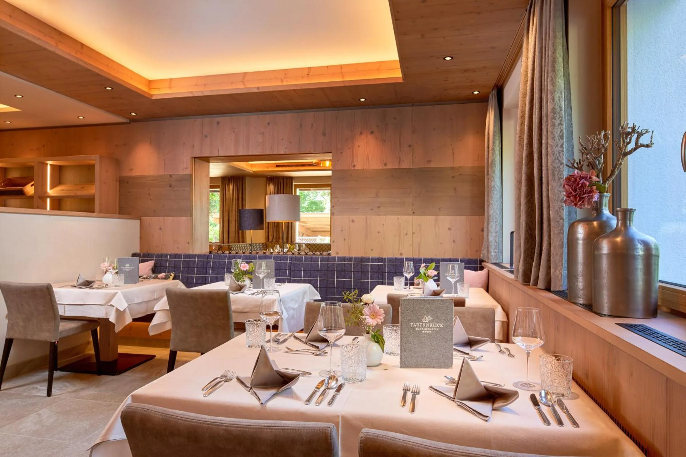 Restaurant/places to eat in Smaragdhotel Tauernblick