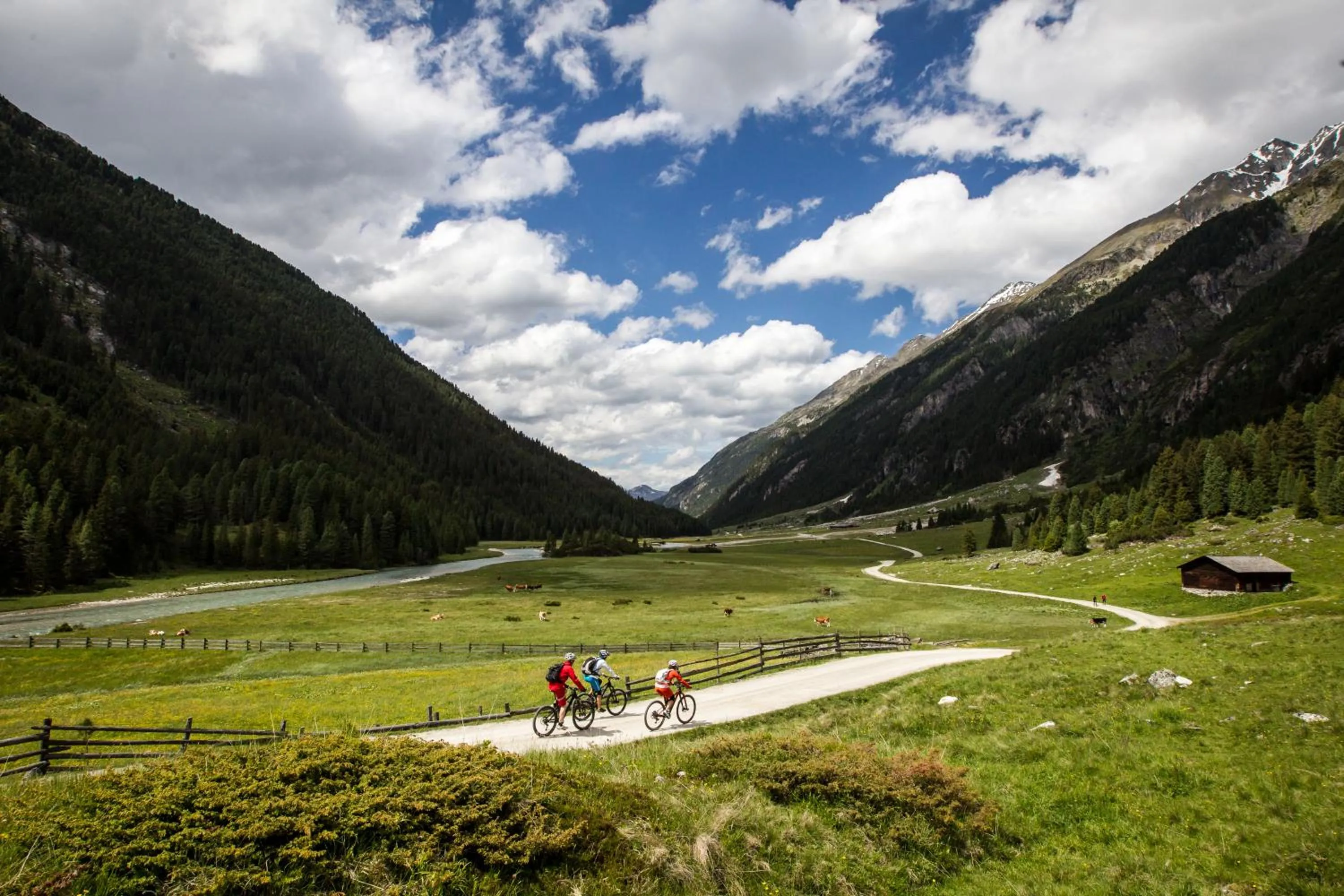 Cycling in Smaragdhotel Tauernblick