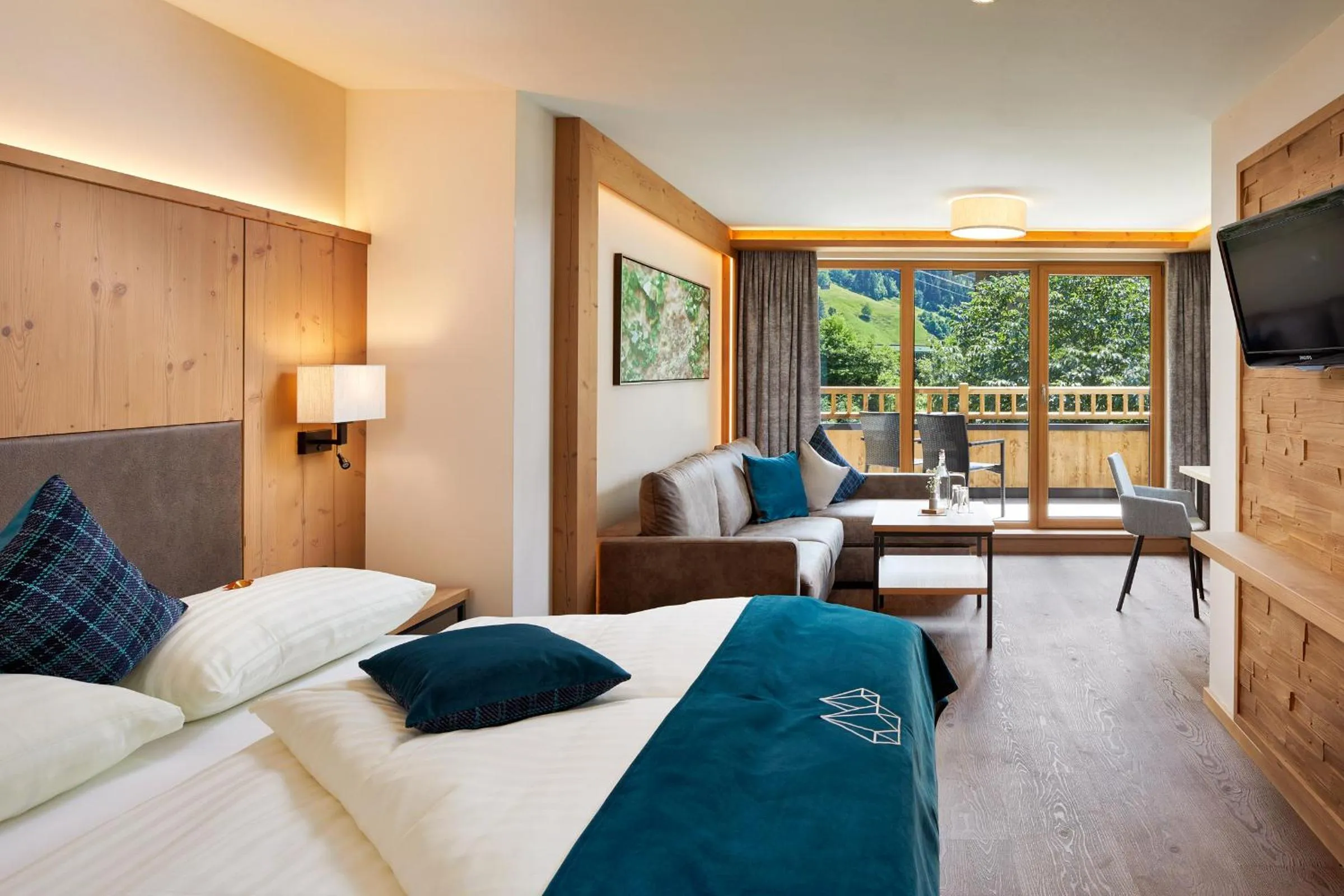 Photo of the whole room, Bed in Smaragdhotel Tauernblick