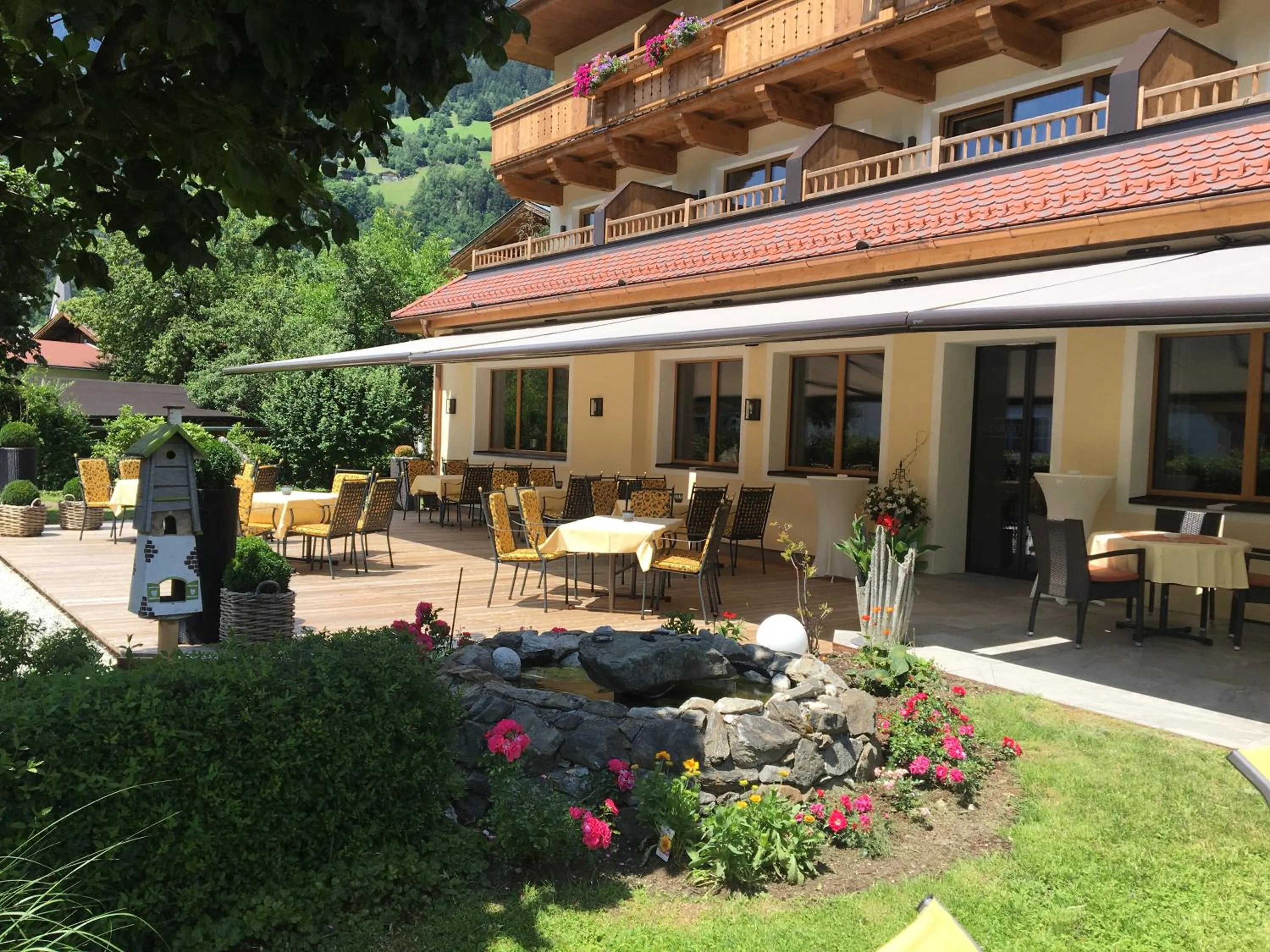 Restaurant/places to eat in Smaragdhotel Tauernblick