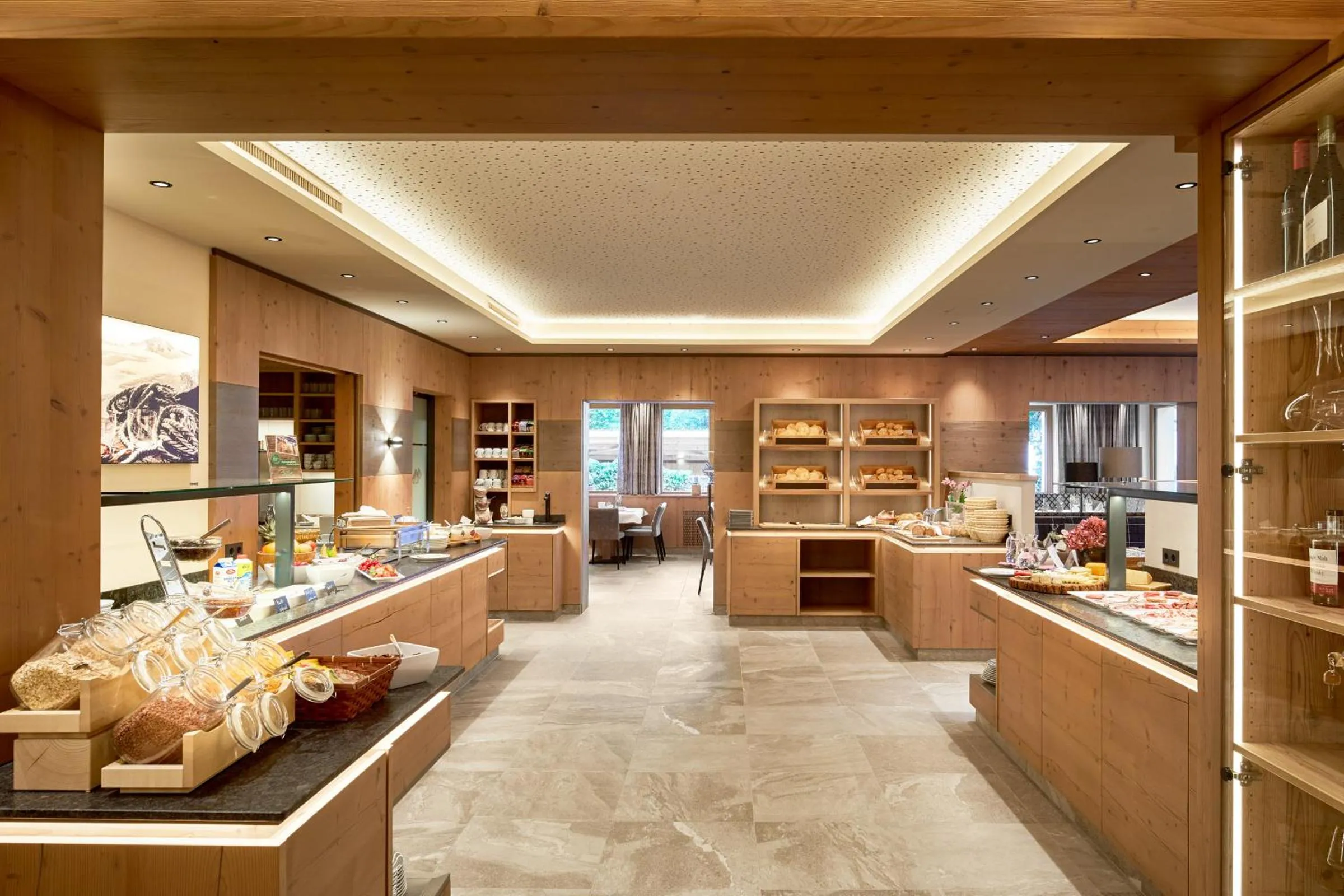 Restaurant/places to eat in Smaragdhotel Tauernblick