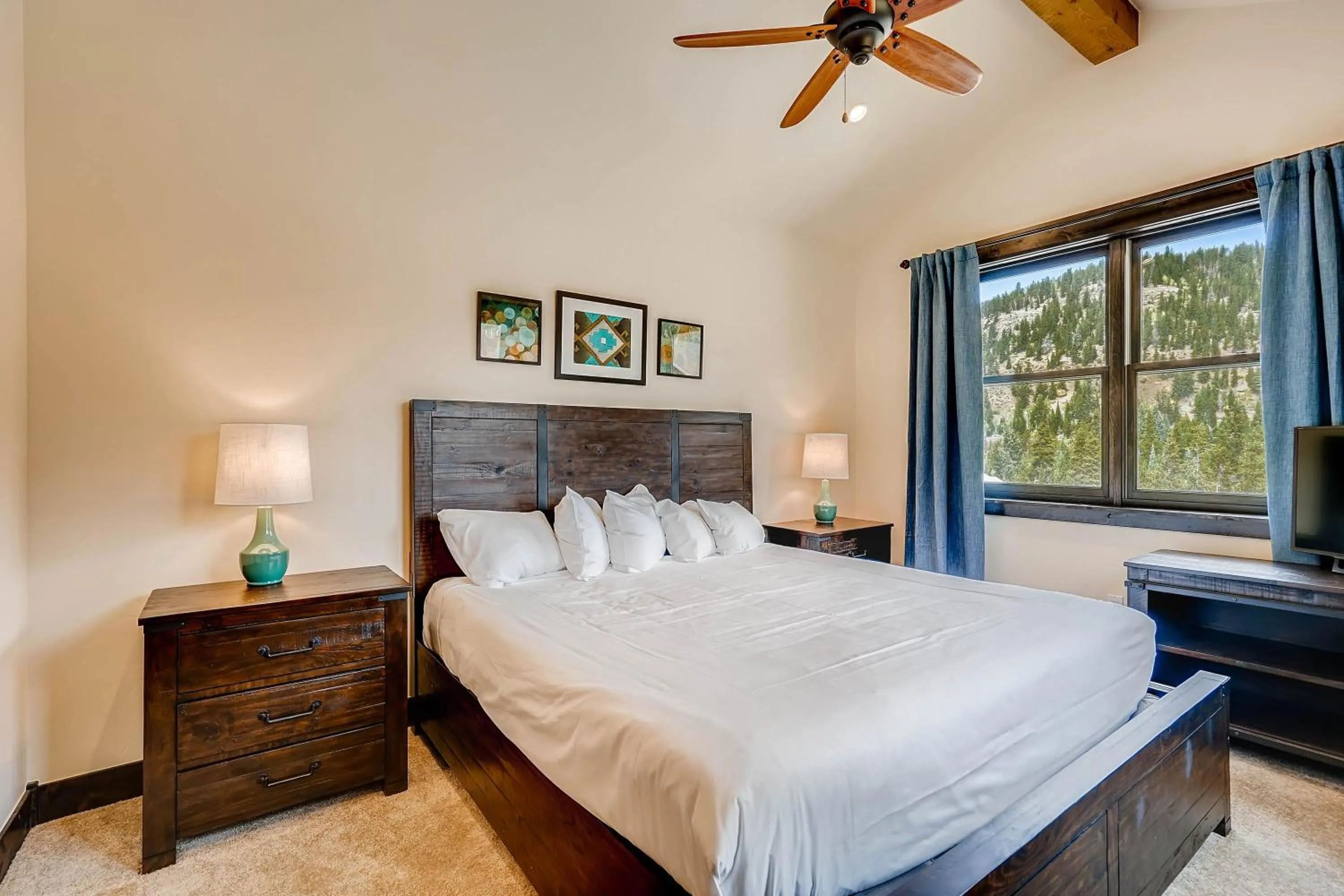 Photo of the whole room, Bed in Keystone Private Homes by Keystone Resort