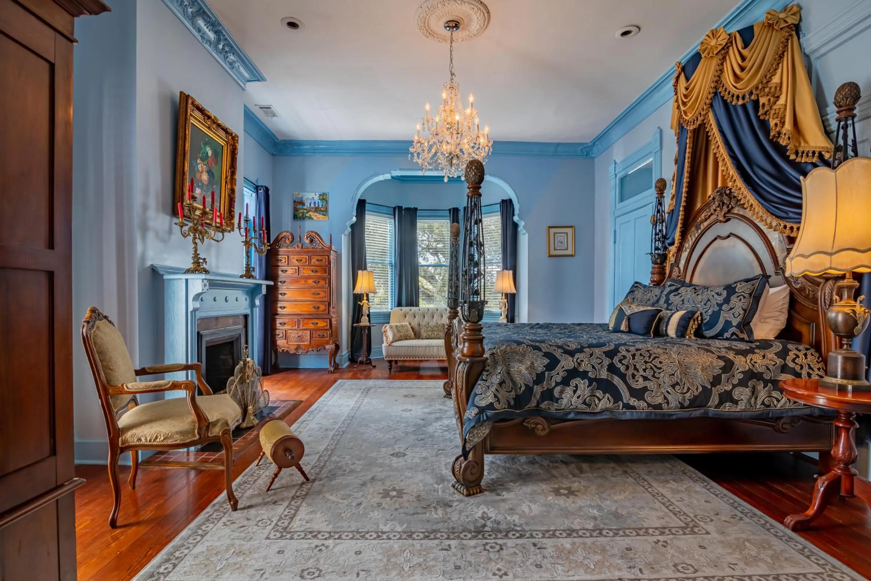 Photo of the whole room in Amethyst Garden