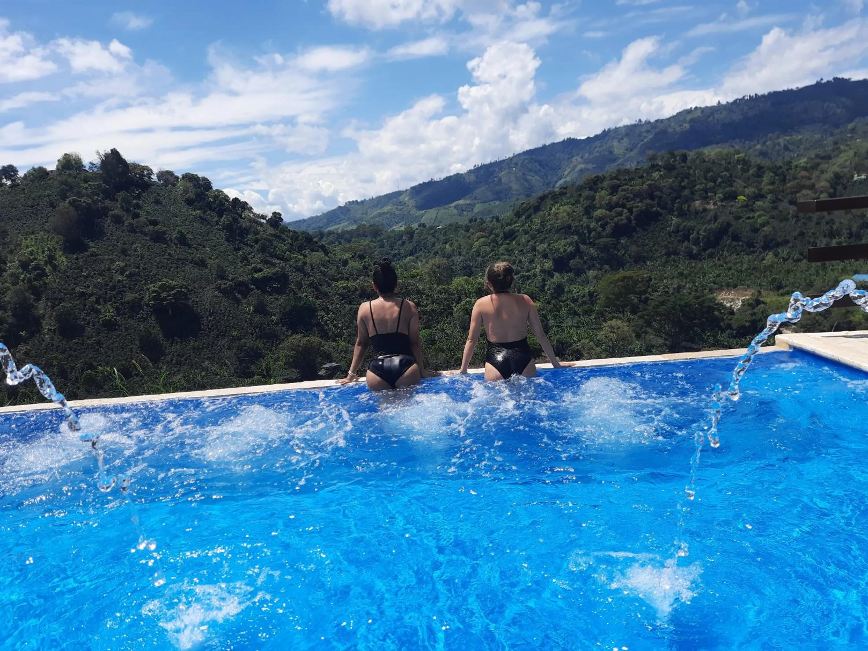 People in Hotel Campestre El Triunfo