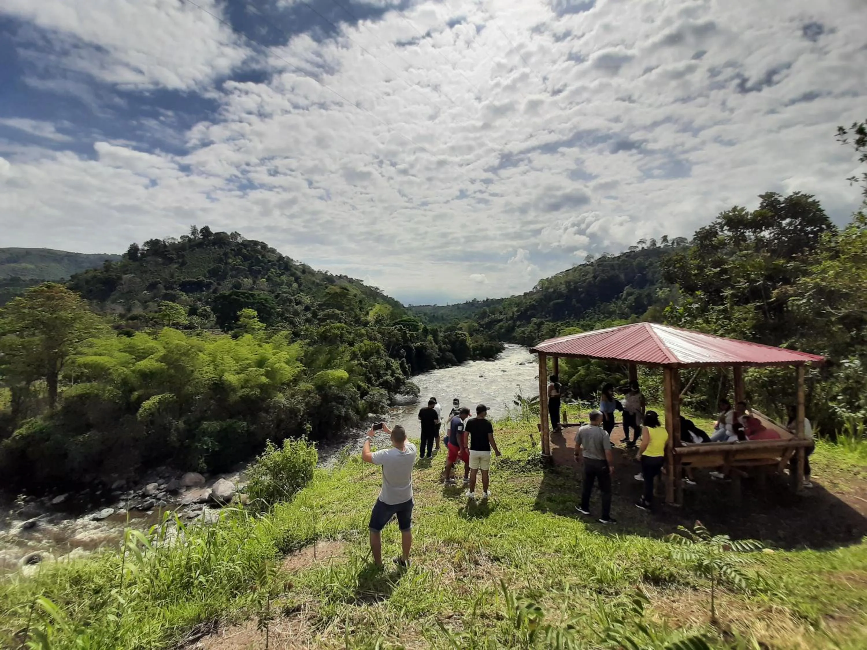 People in Hotel Campestre El Triunfo