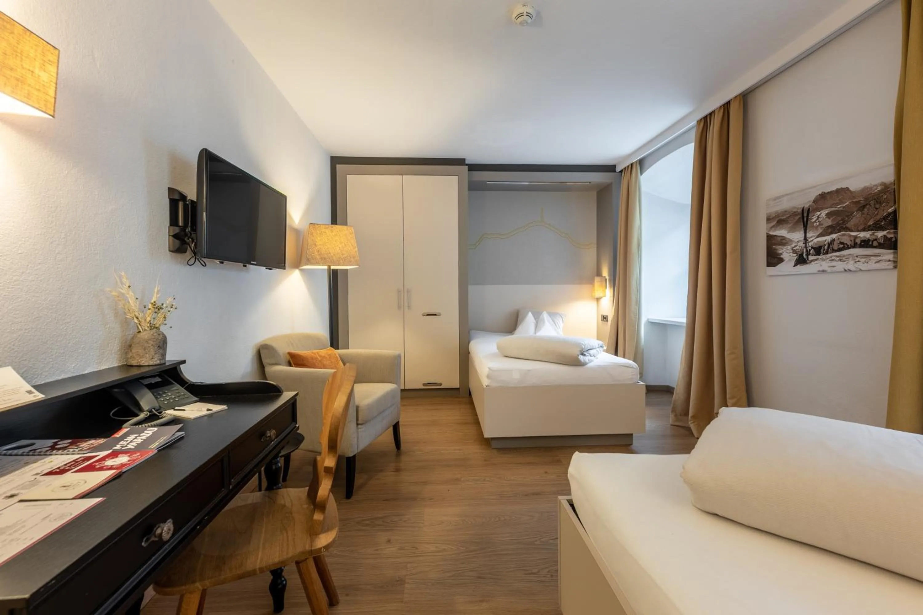 Bedroom, Bed in Hotel Wirtshaus Post