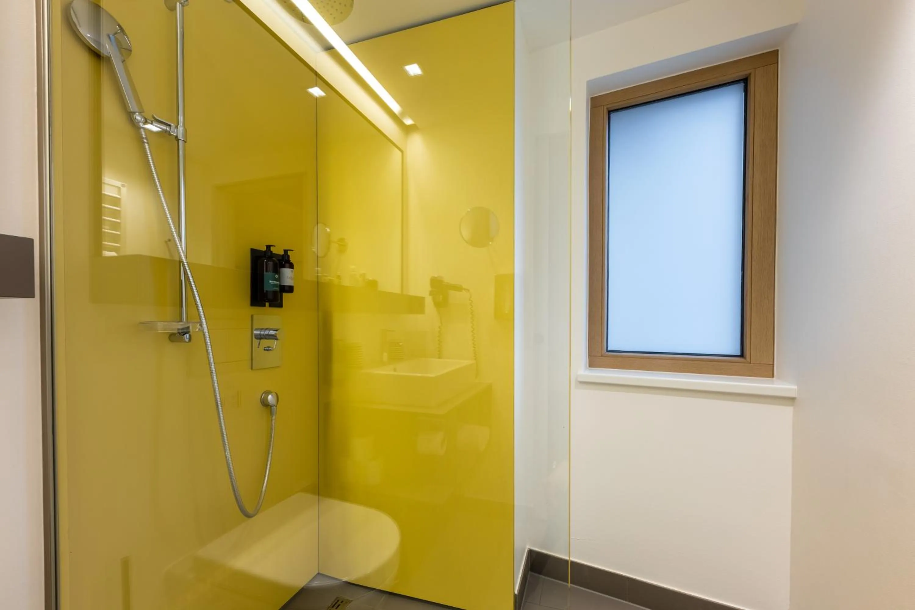 Shower in Hotel Wirtshaus Post