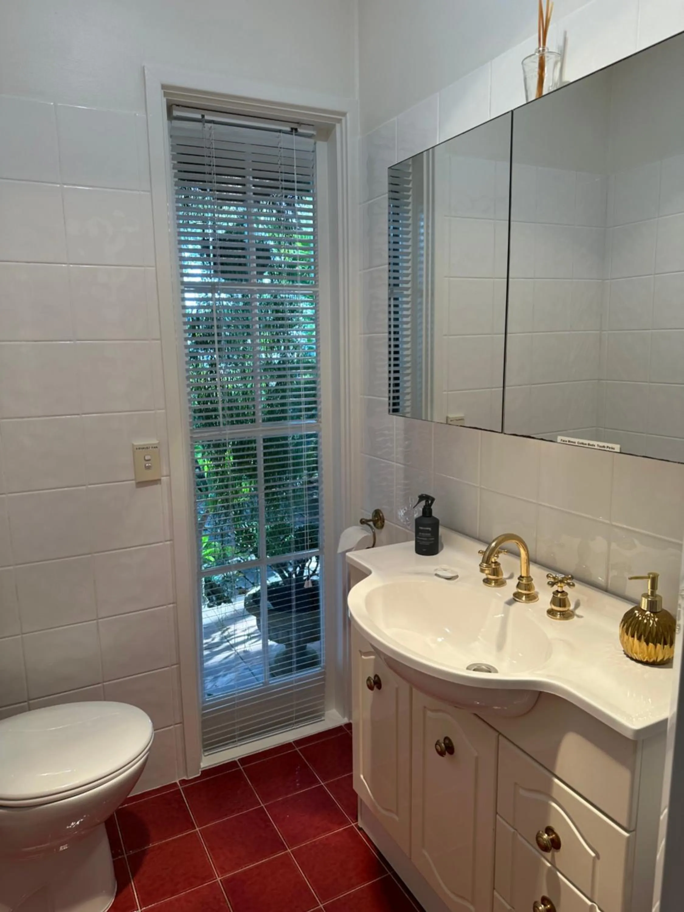 Toilet in Palm Beach Bed & Breakfast