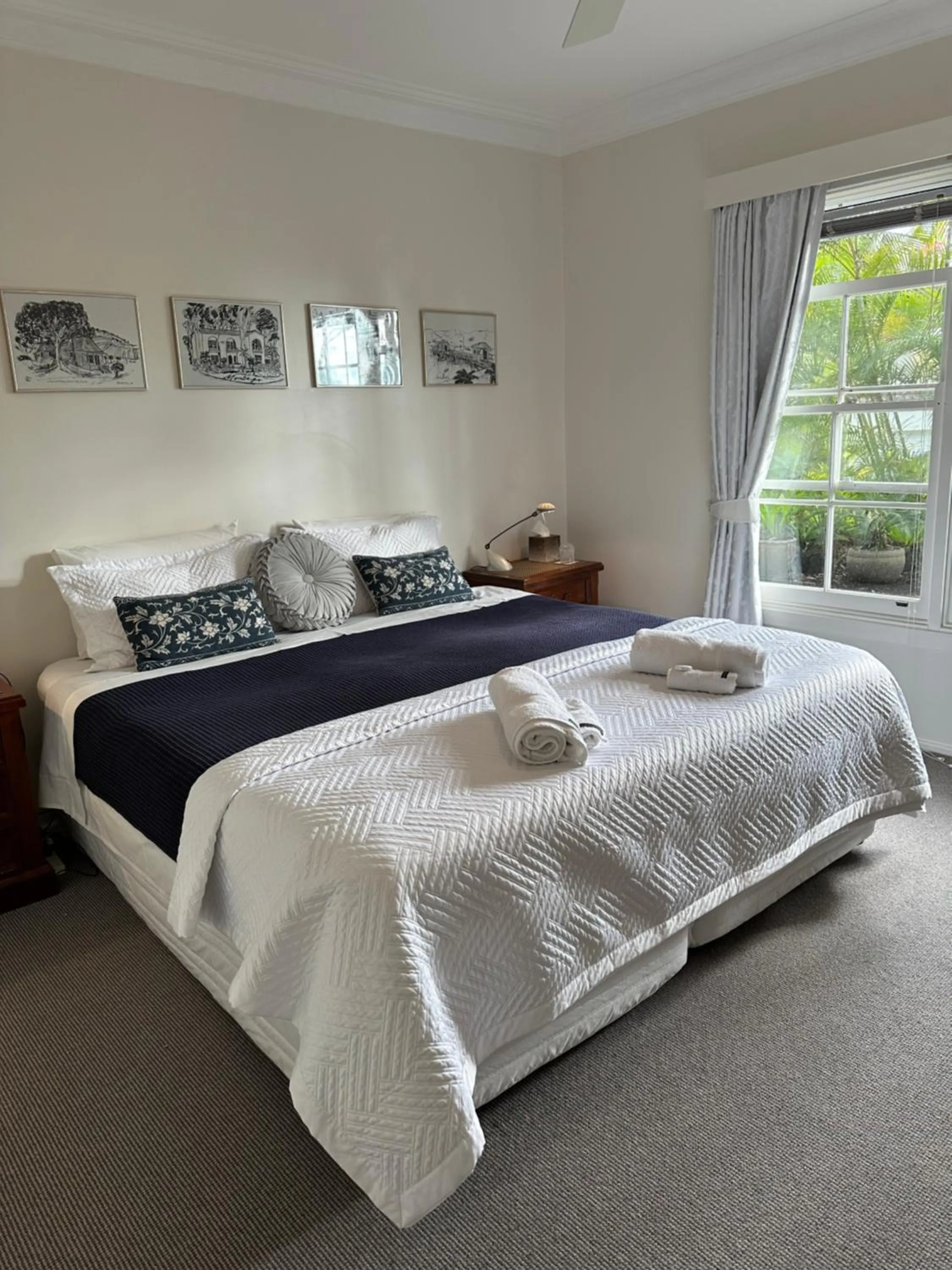 Bed in Palm Beach Bed & Breakfast