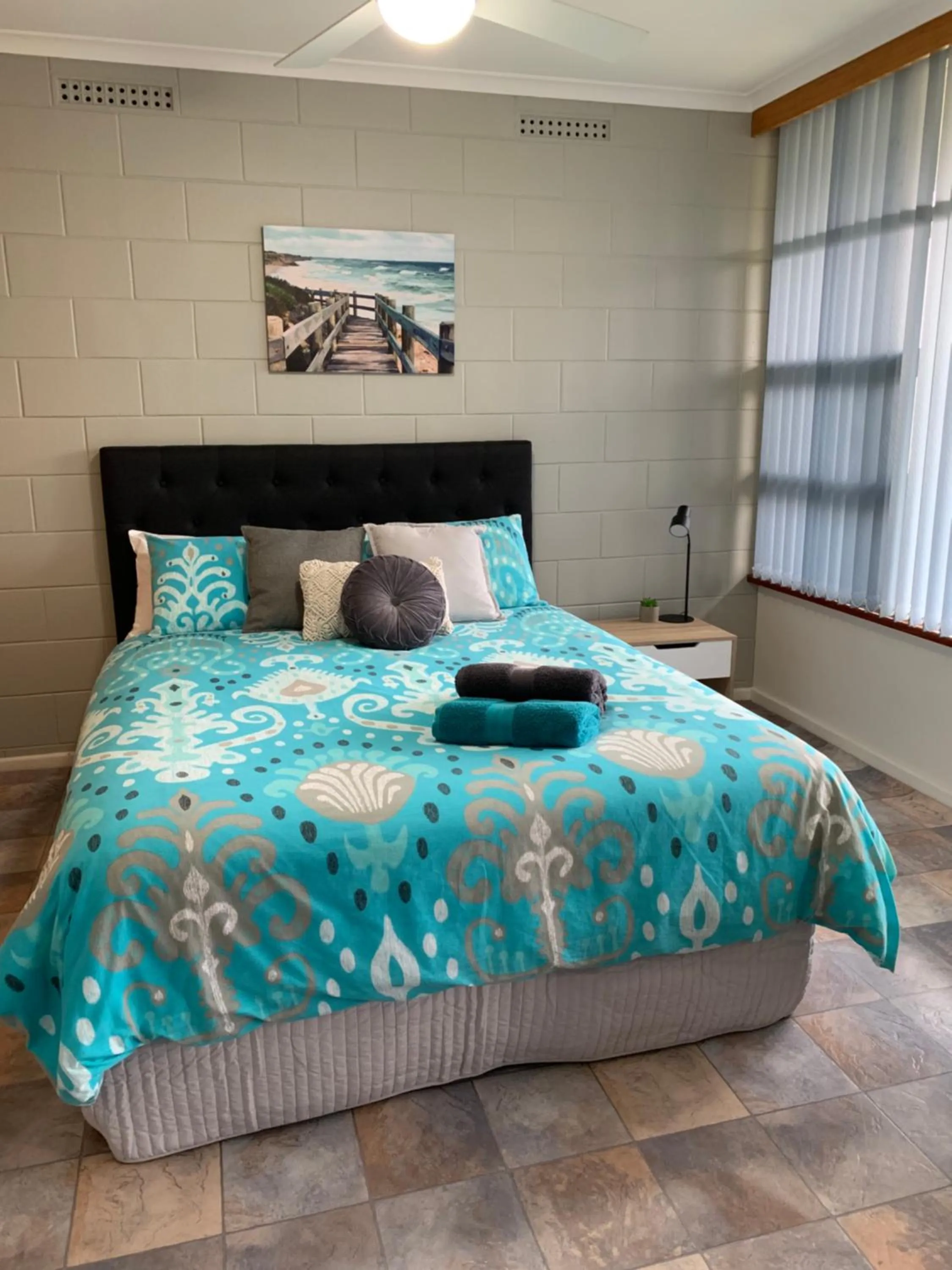 Bed in Longbeach Apartments