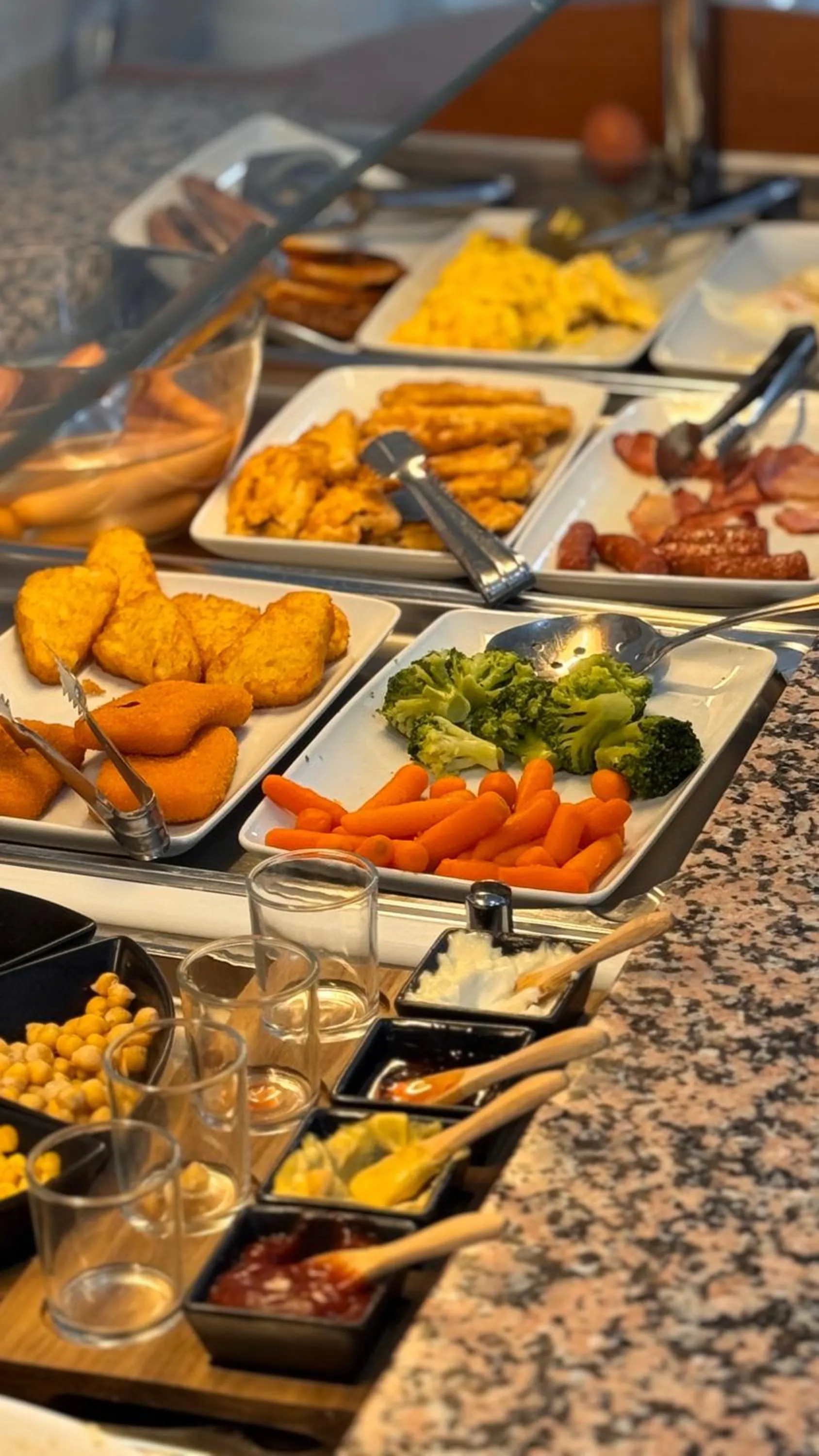 Buffet breakfast in Potaissa Hotel