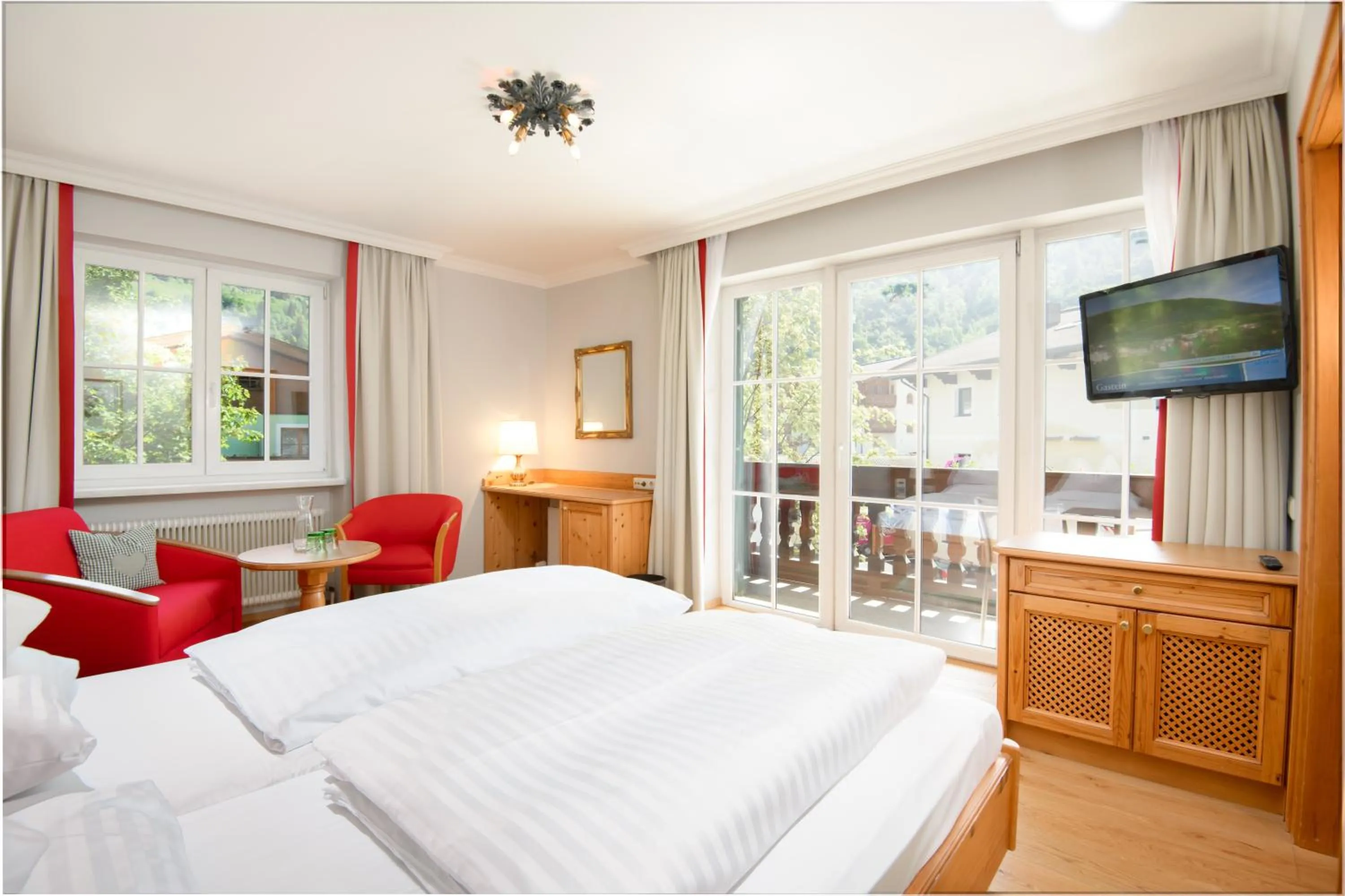 Photo of the whole room, Bed in Landhotel Römerhof