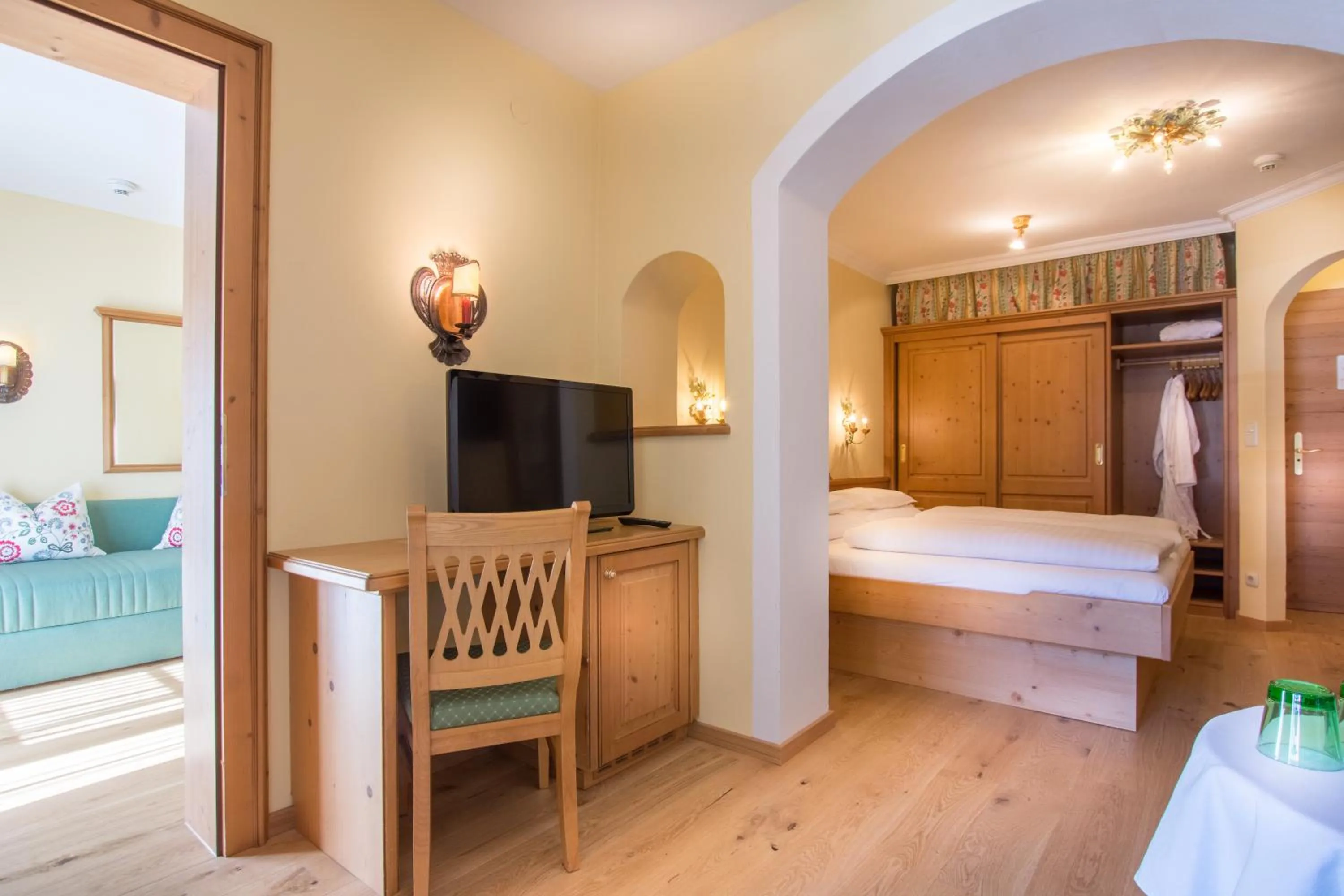 Mountain view, Bed in Landhotel Römerhof