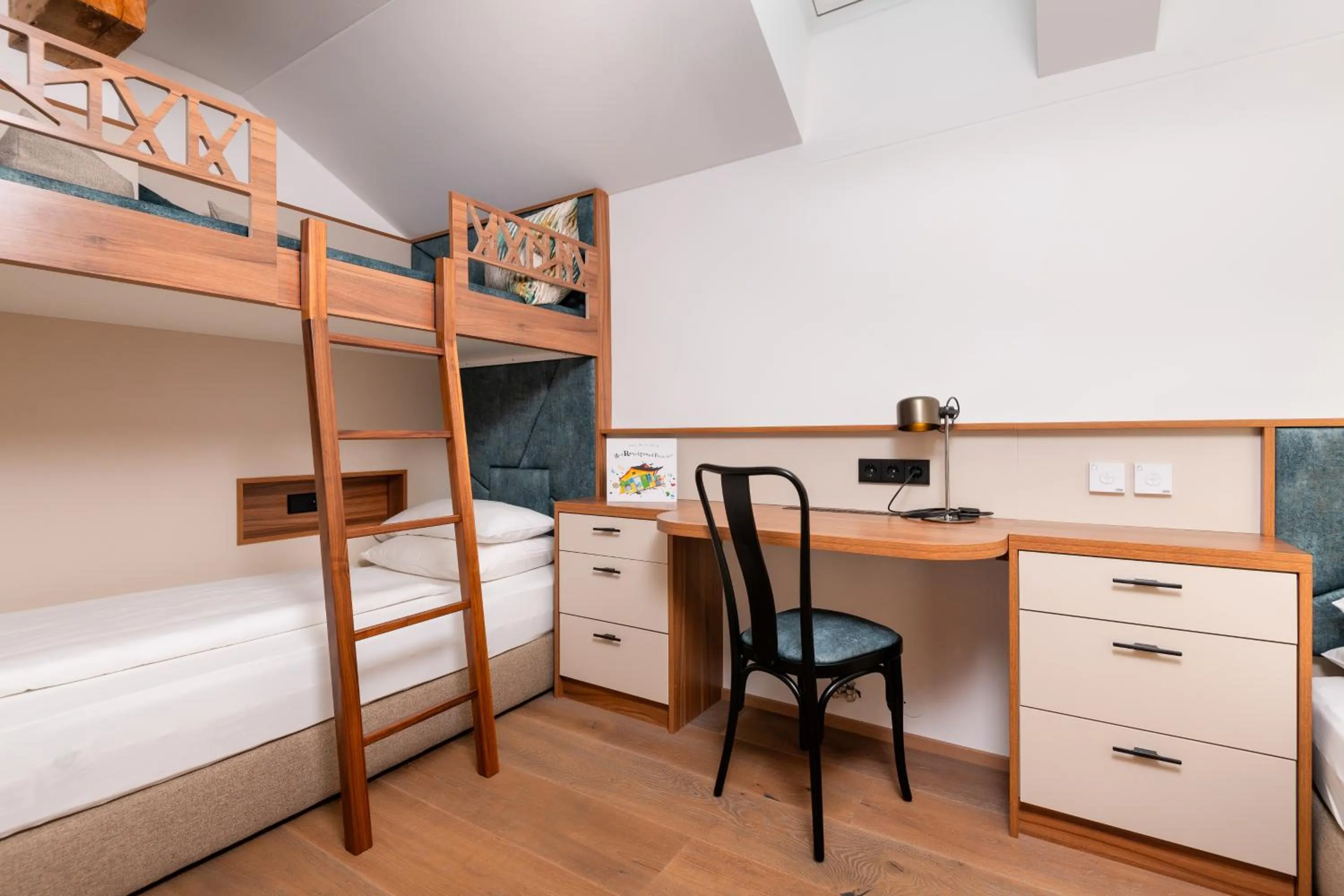 Property building, Bed in Hotel Karnerhof