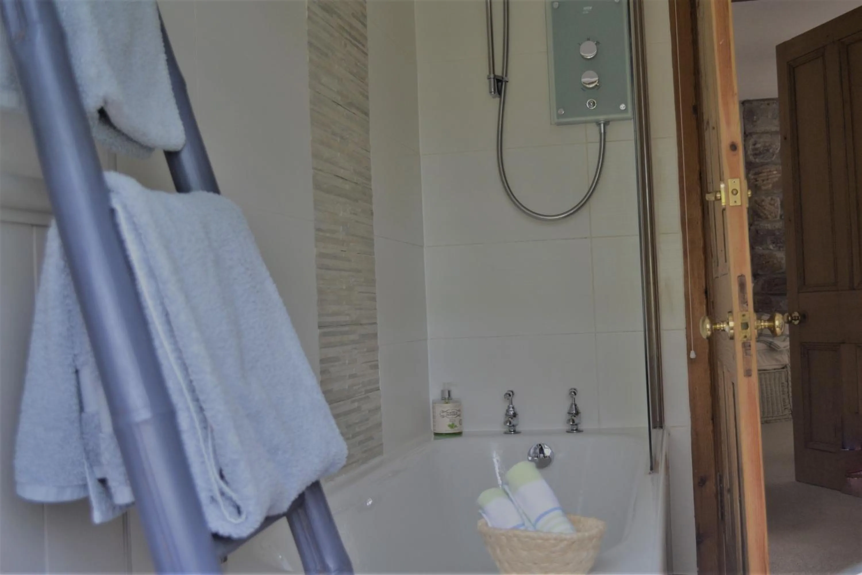Bathroom in Balmungo Cottage B&B