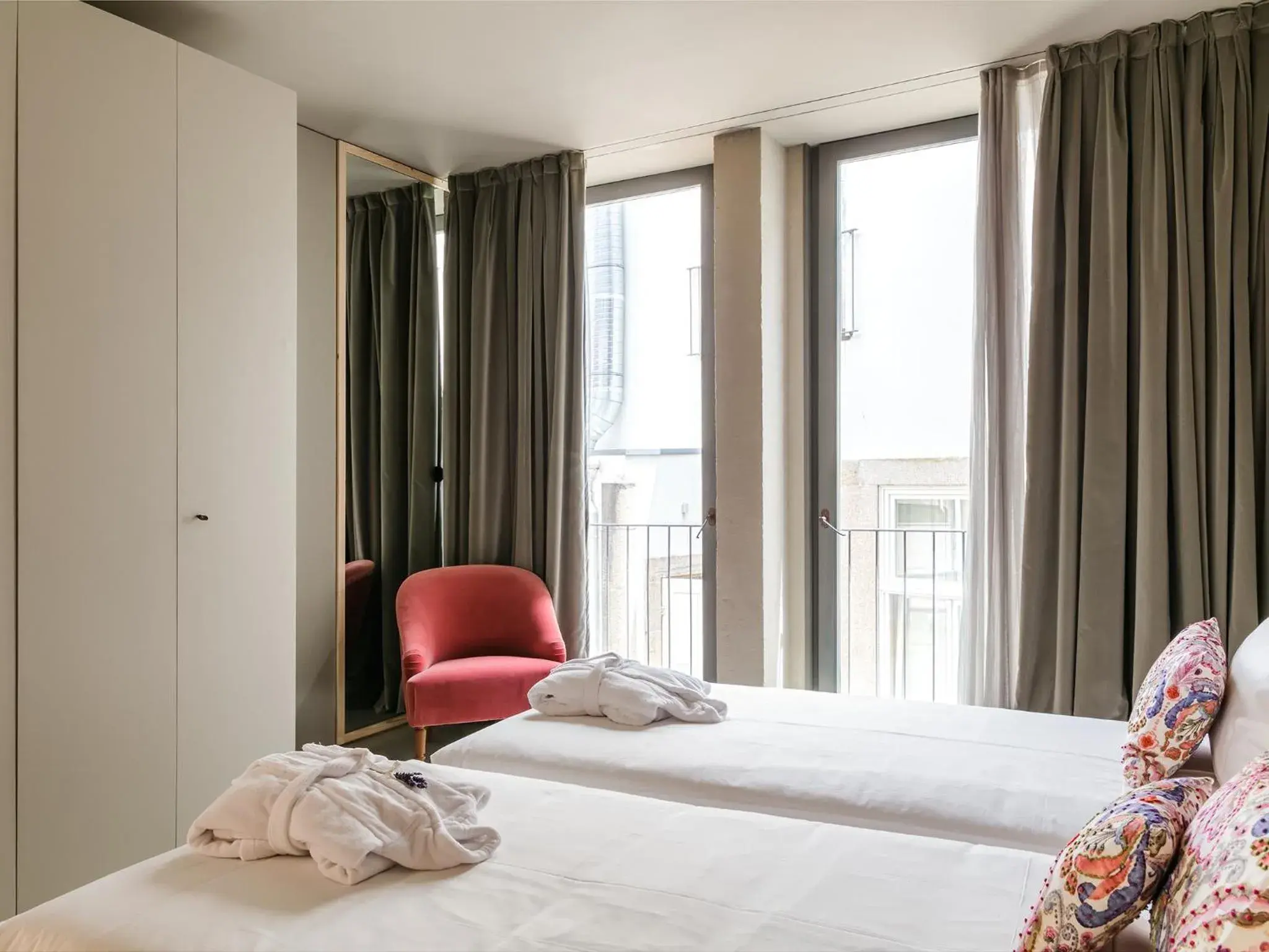 Twin Room in Armazém Luxury Housing- Architectural & Design Hotel Twin Room in Armazém Luxury Housing- Architectural & Design Hotel