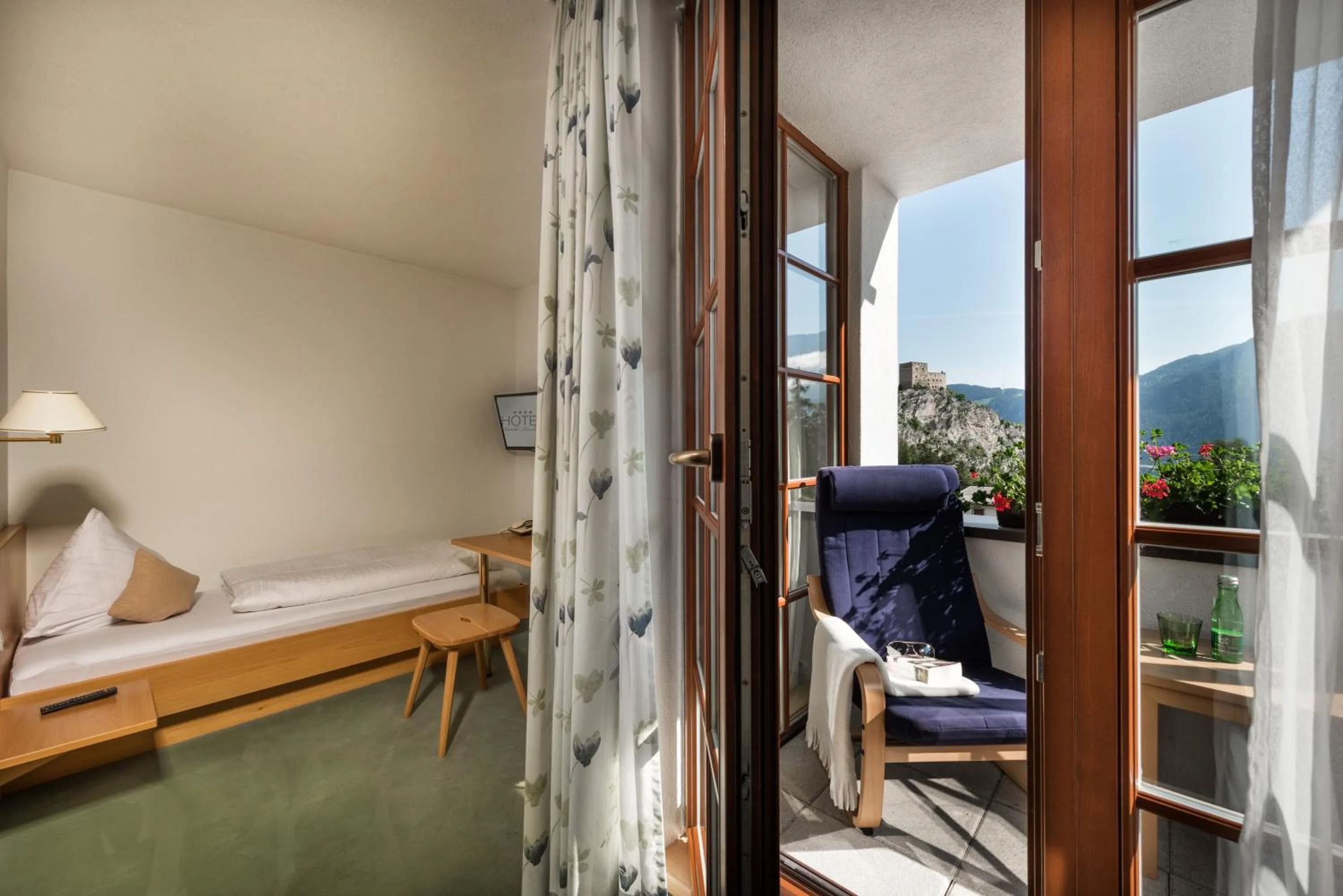 Balcony/Terrace, Bed in Hotel Puint