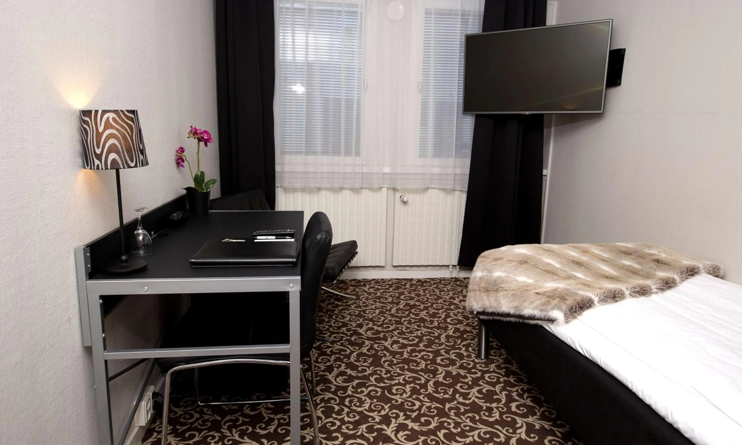 Photo of the whole room, Bed in Sure Hotel by Best Western Algen