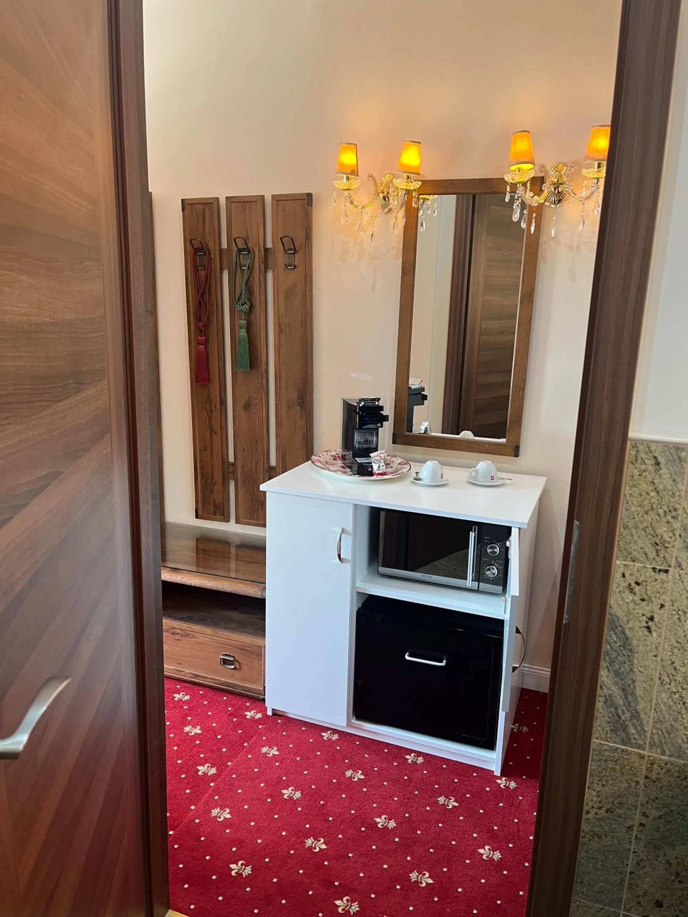 minibar in Hotel Al Faro Lodge am See