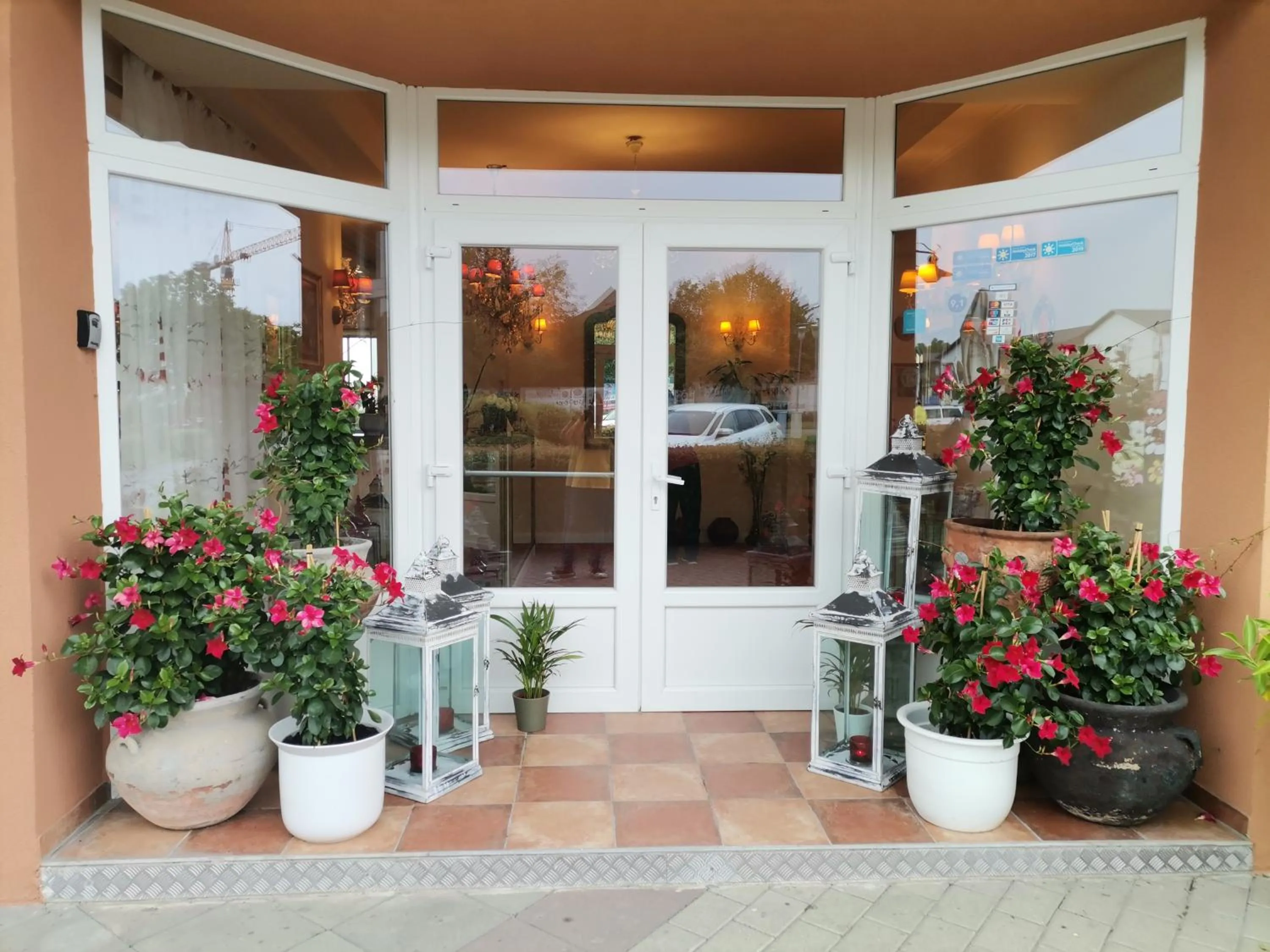 Facade/entrance in Hotel Al Faro Lodge am See