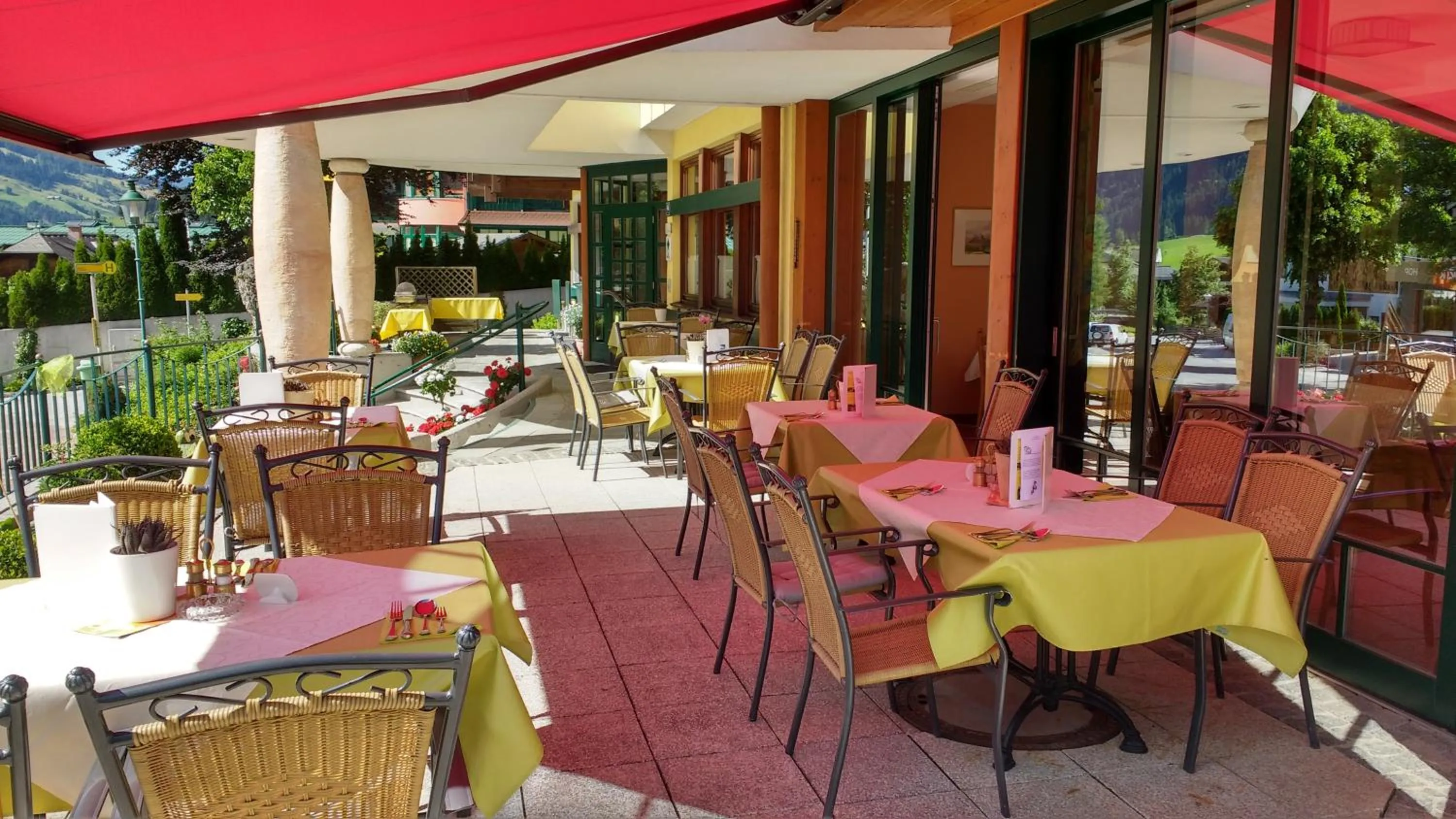 Restaurant/places to eat in Hotel Guggenberger