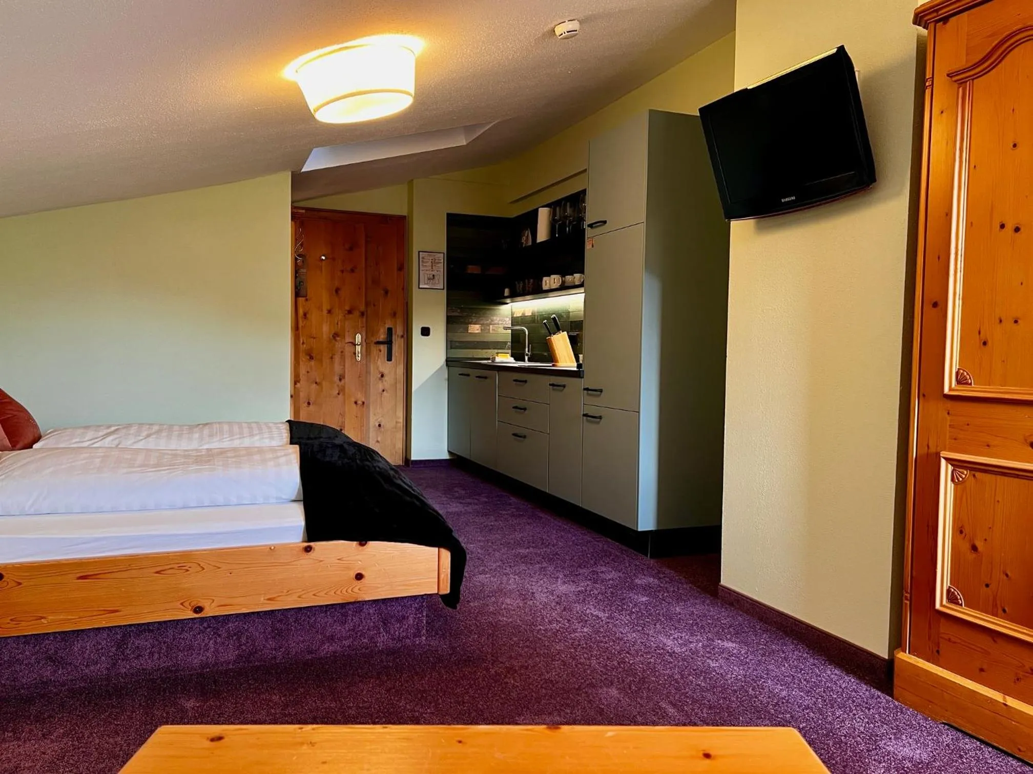 Photo of the whole room, Bed in Wellness Aparthotel "Lechlife" incl Pool - 400m zum LIFT