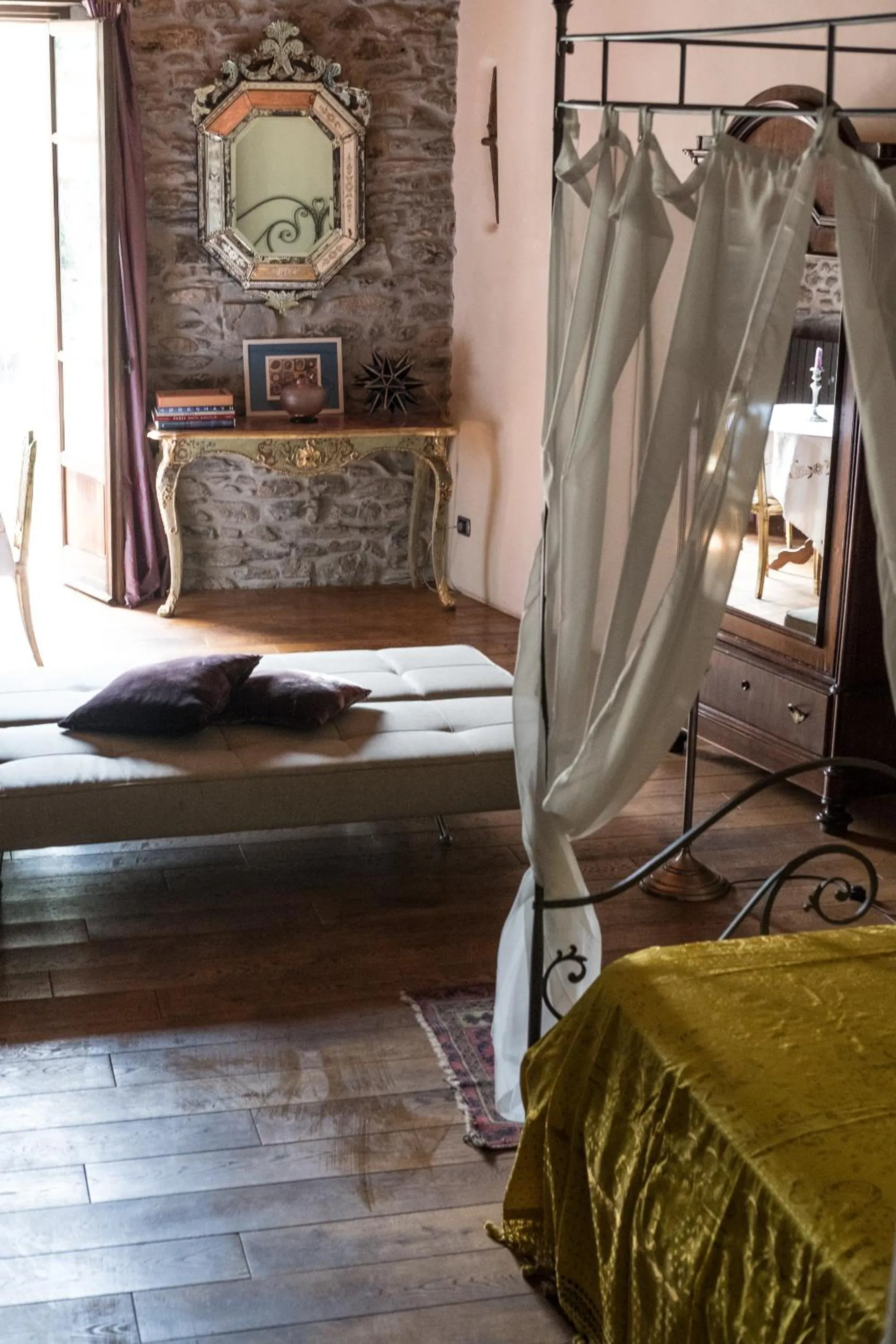 Photo of the whole room, Bed in Via Col Tempo