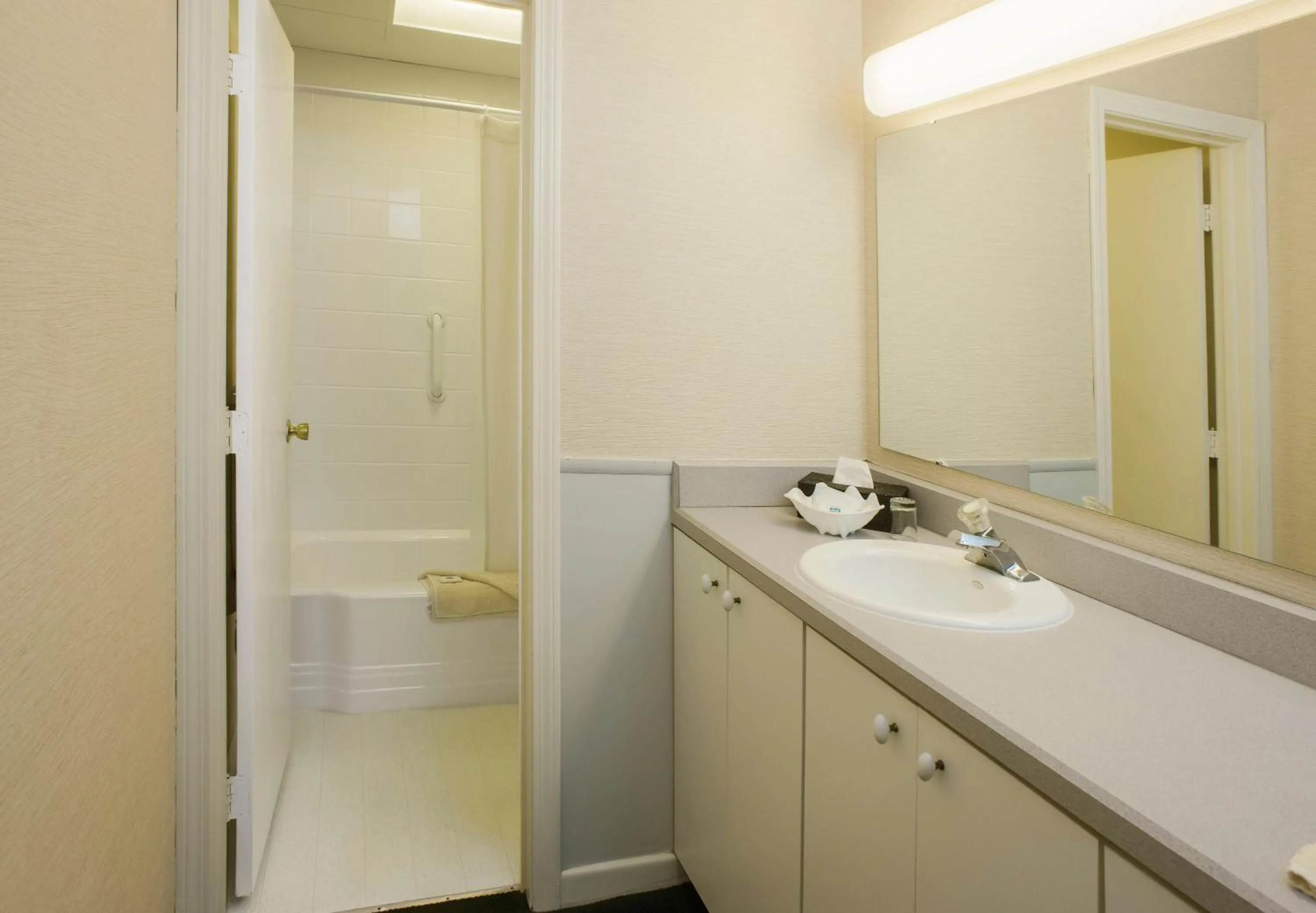 Bathroom in Surfcomber On The Ocean