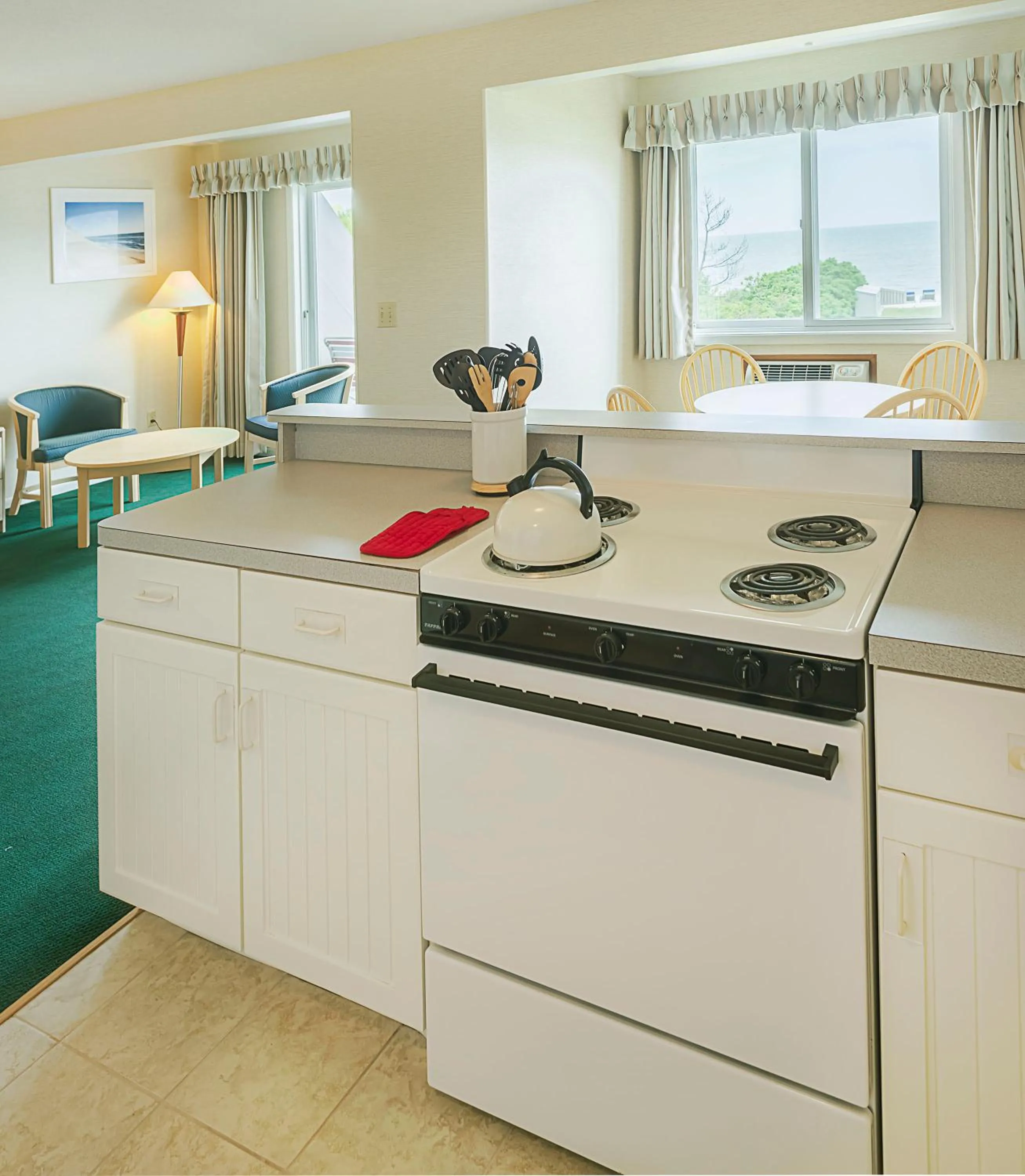 Kitchen or kitchenette in Surfcomber On The Ocean